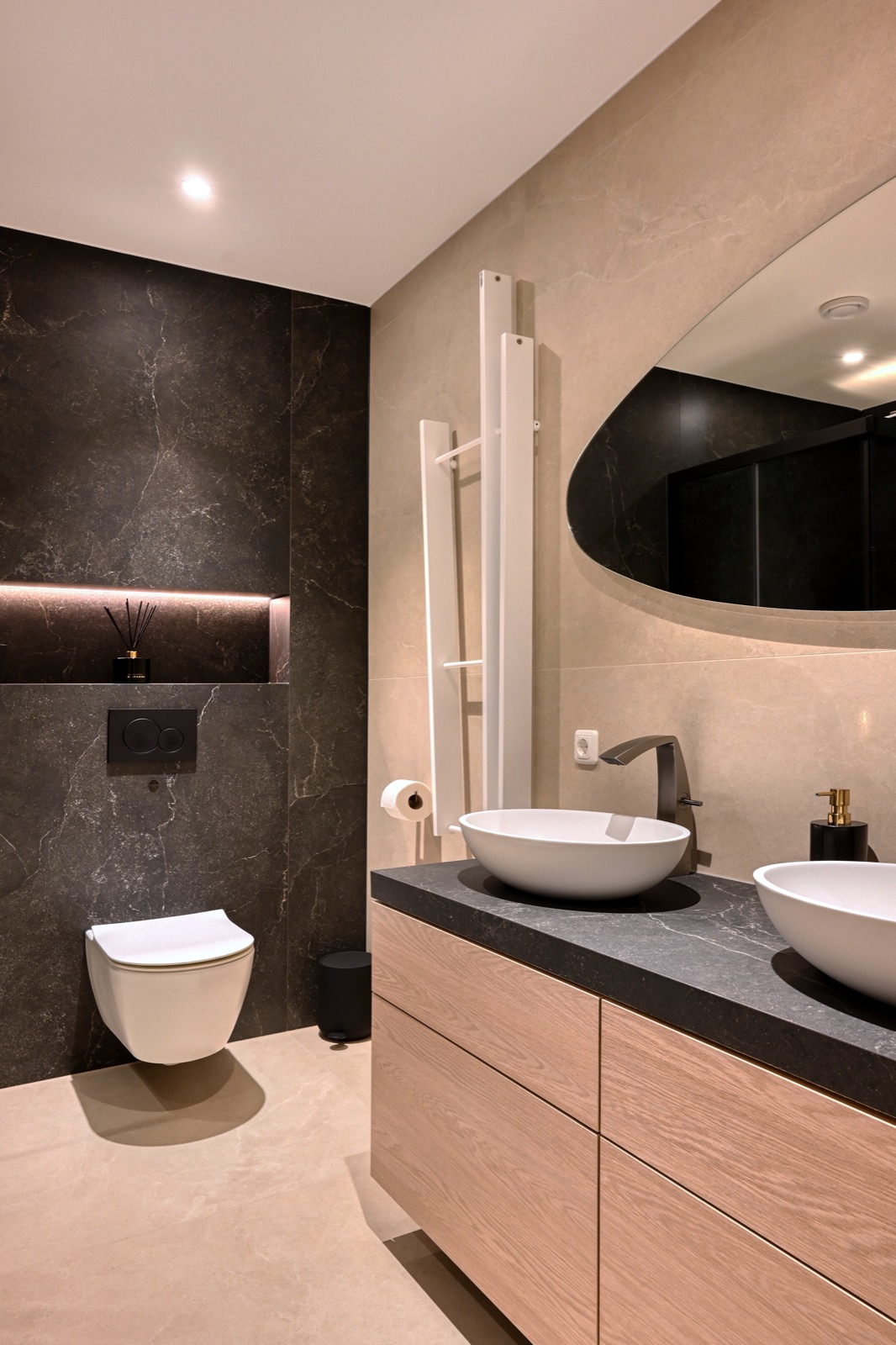 luxe tegelwerk in badkamer