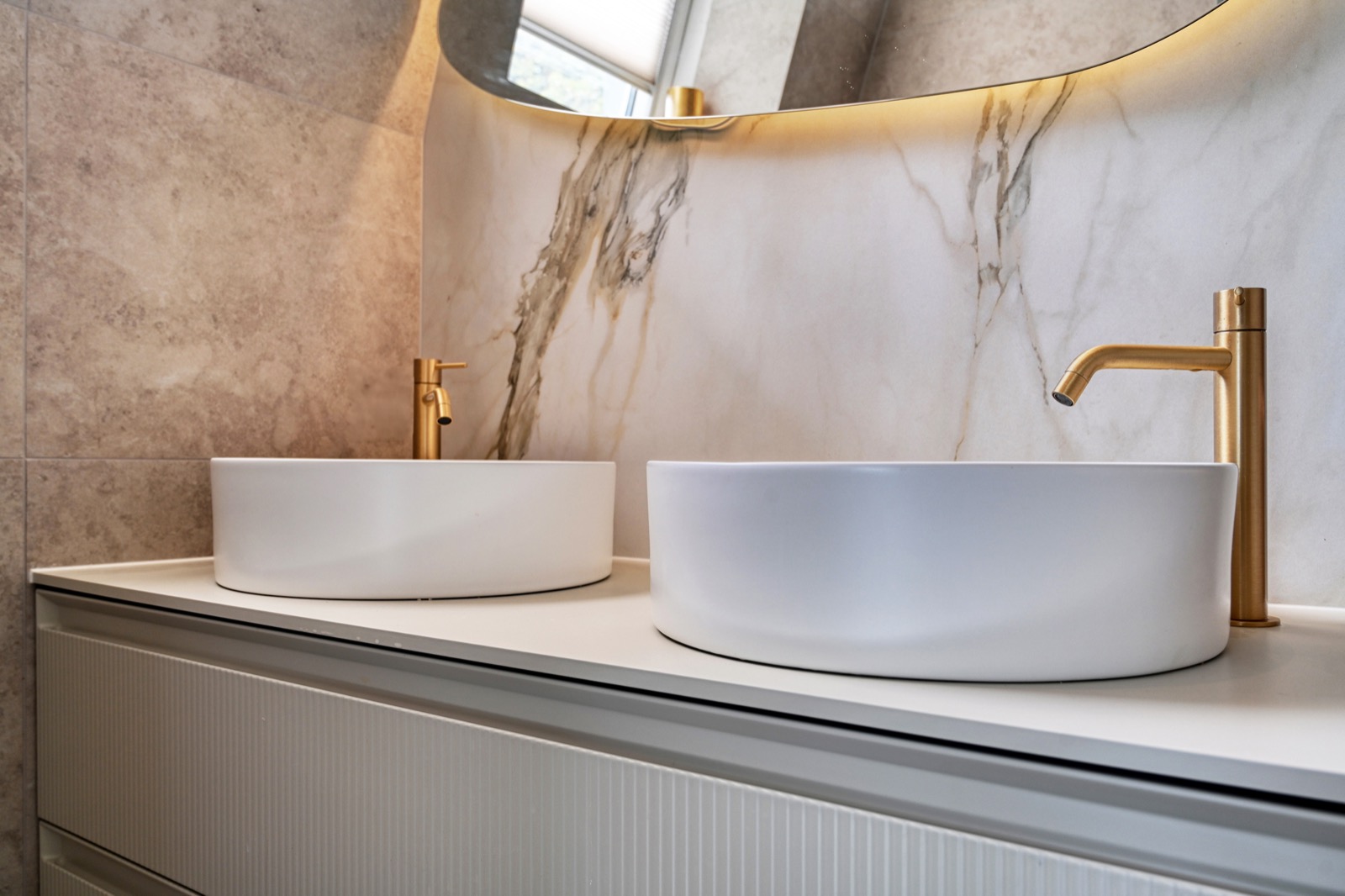 luxe tegels bij wastafel