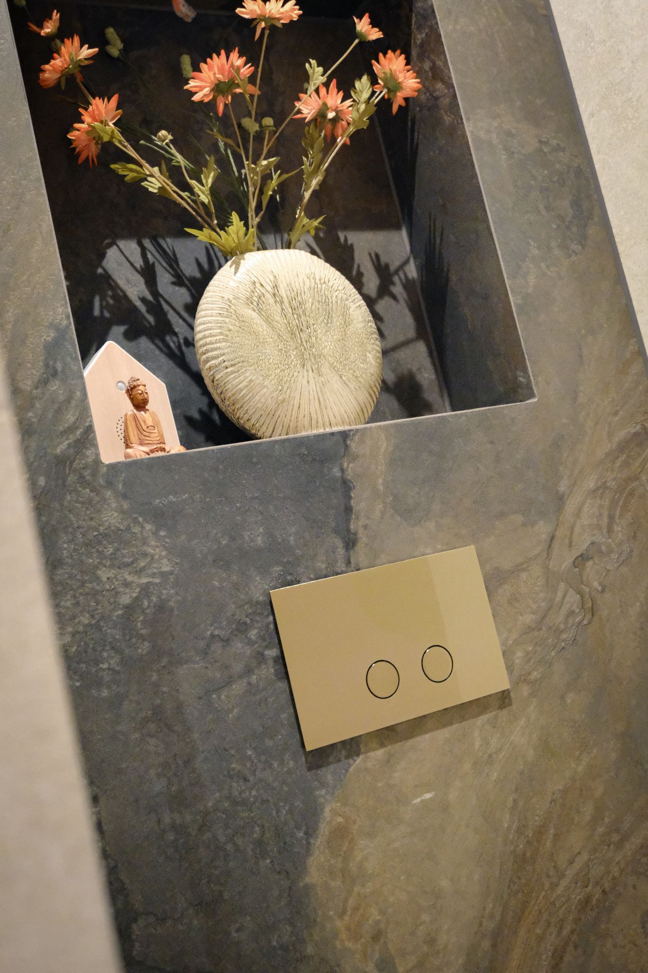 detail toilet