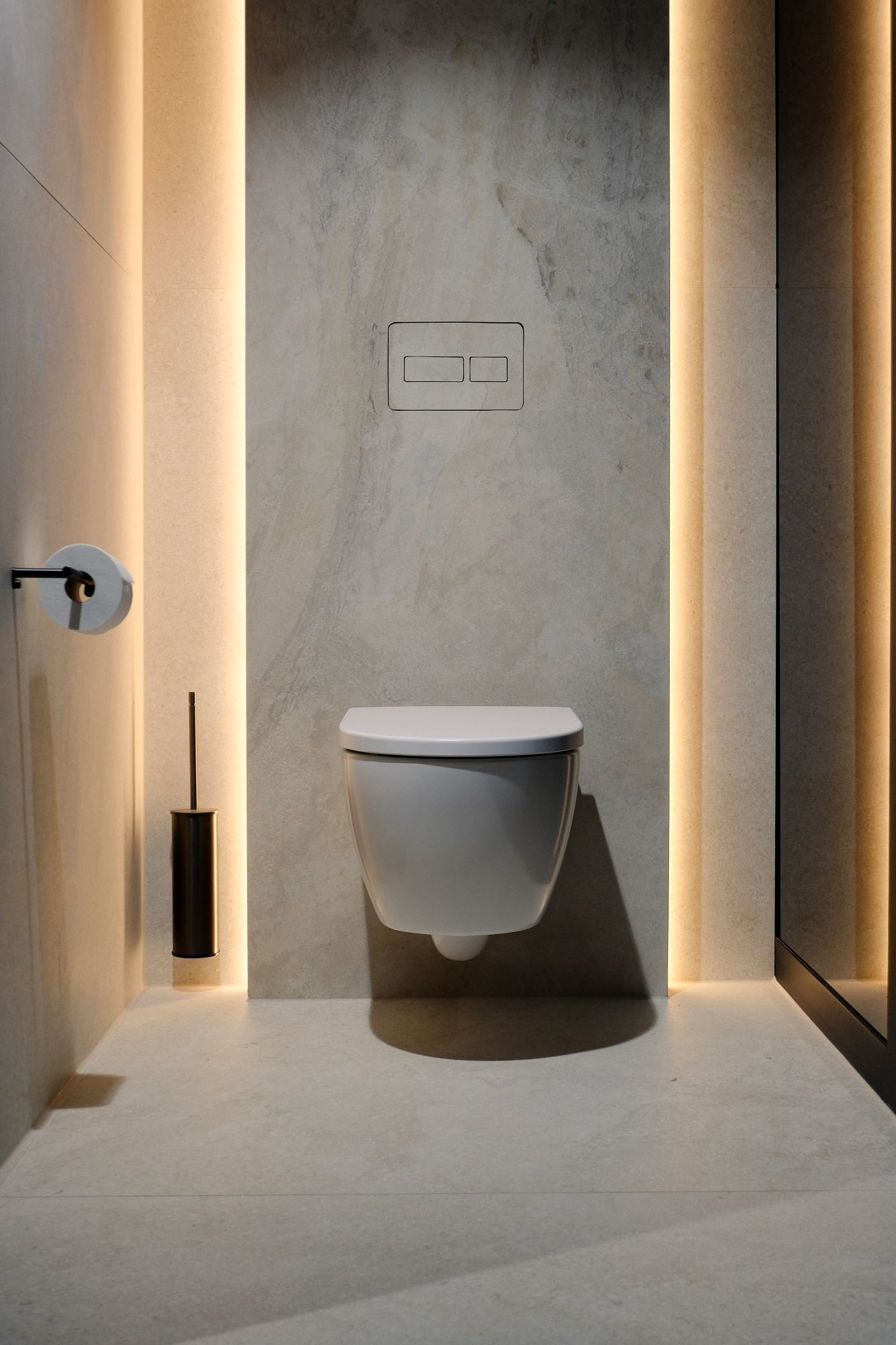 luxe toilet