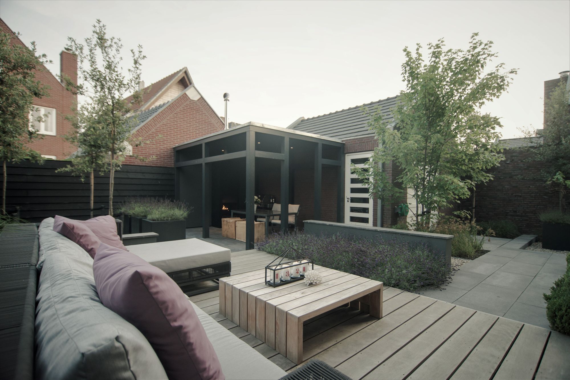 tuin met buitenkamer