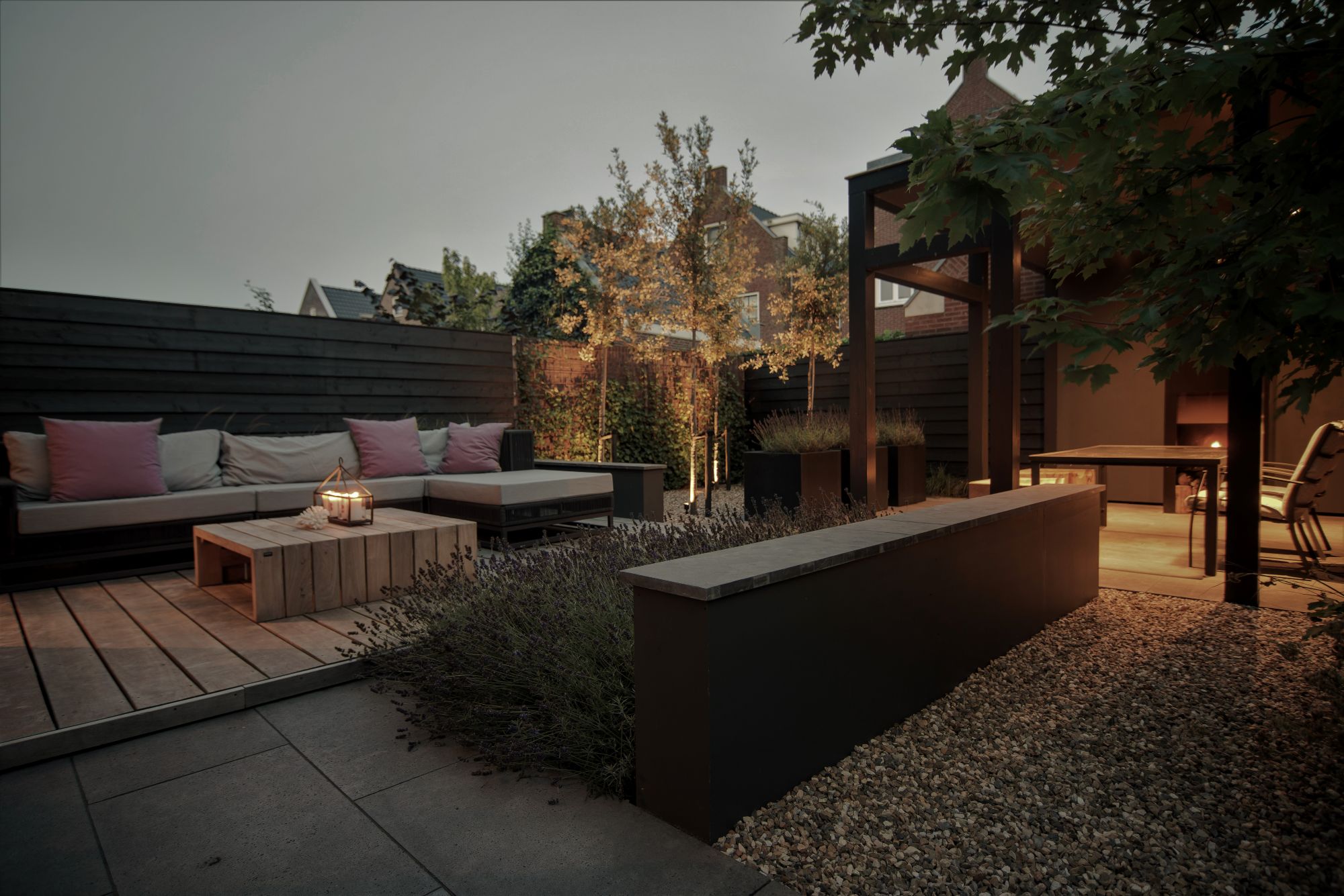 luxe achtertuin met terras