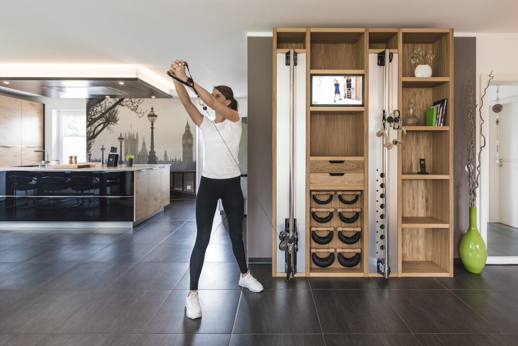 dame in fitness thuis