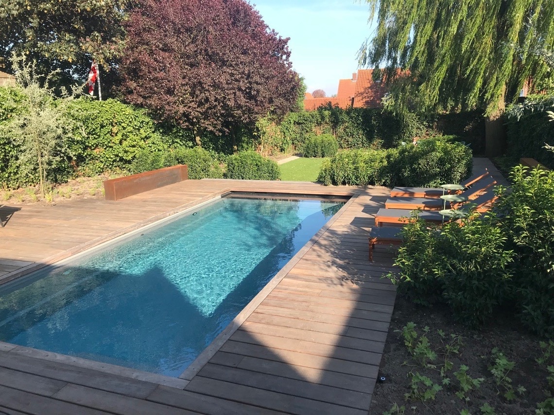 prefab zwembad met houten terras