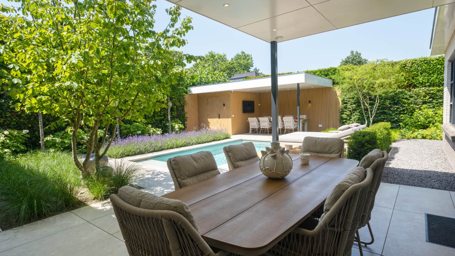 tuinset onder parasol