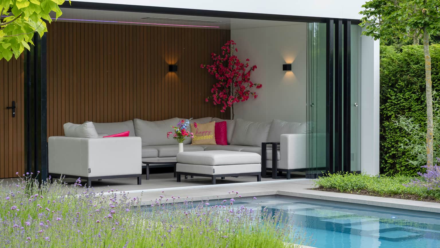 poolhouse bij zwembad