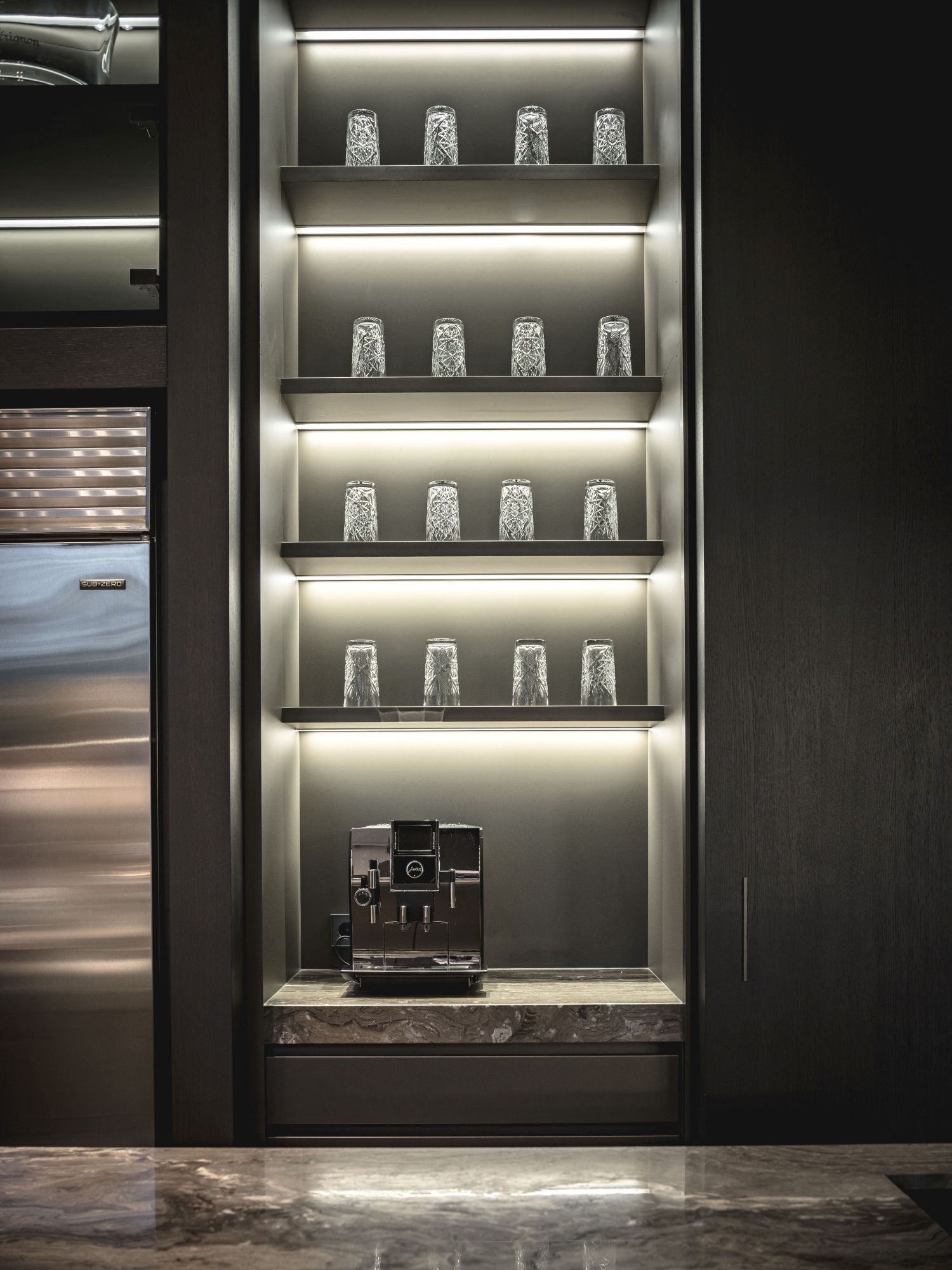 wandkast met verlichting