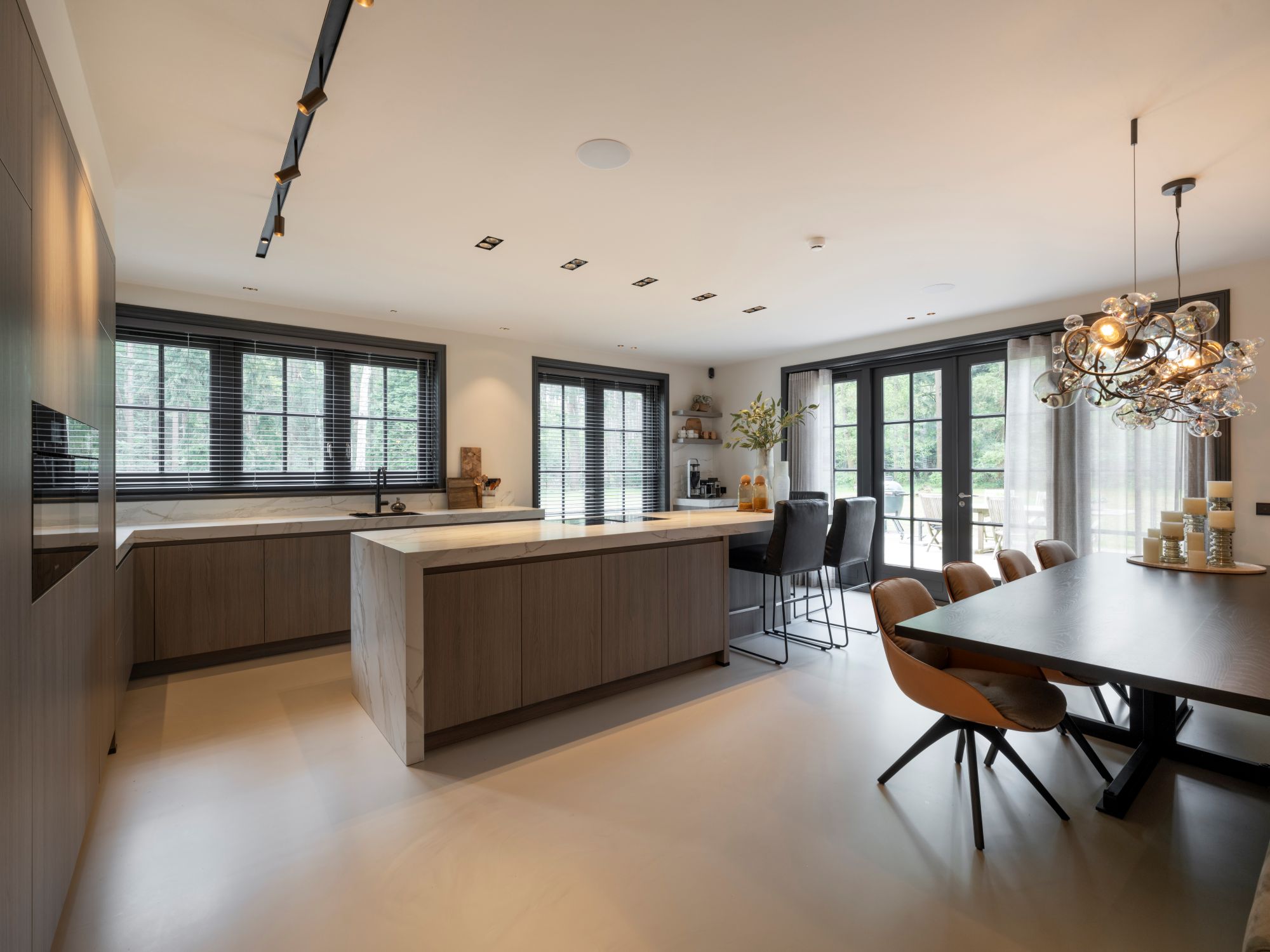 luxe keuken met gietvloer