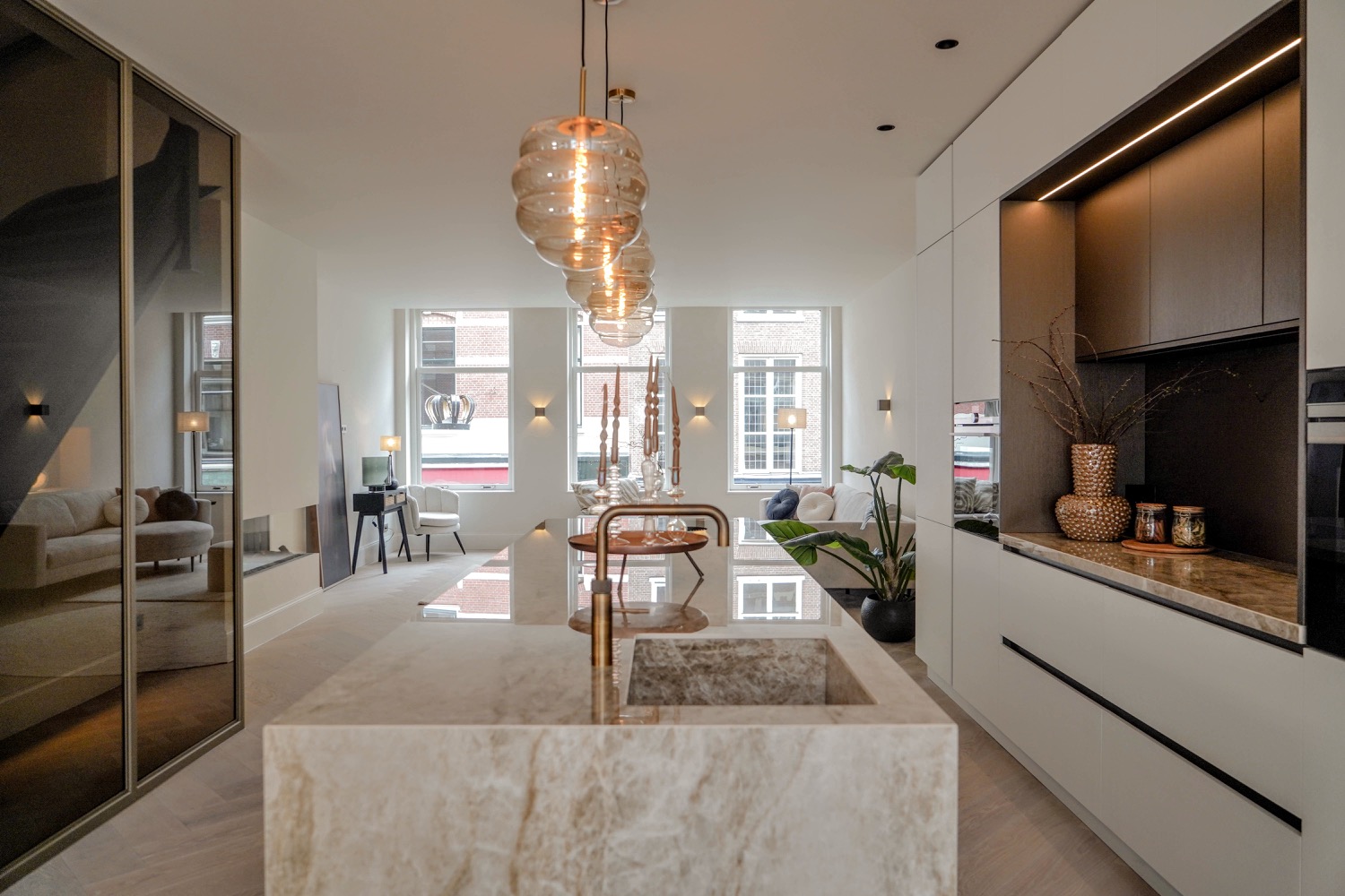 keuken met design lamp