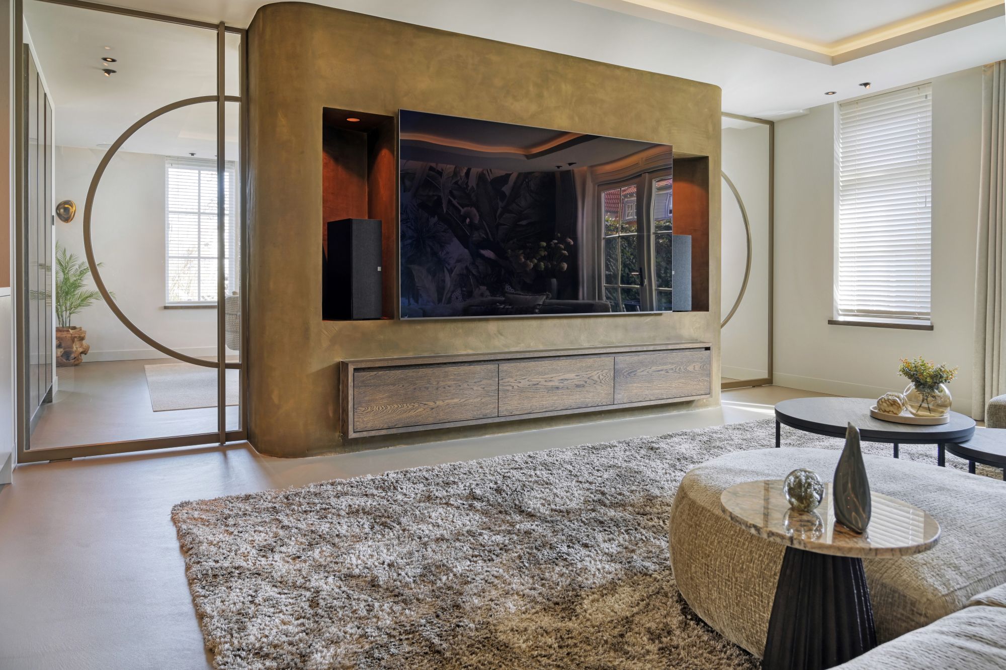 luxe tv wand