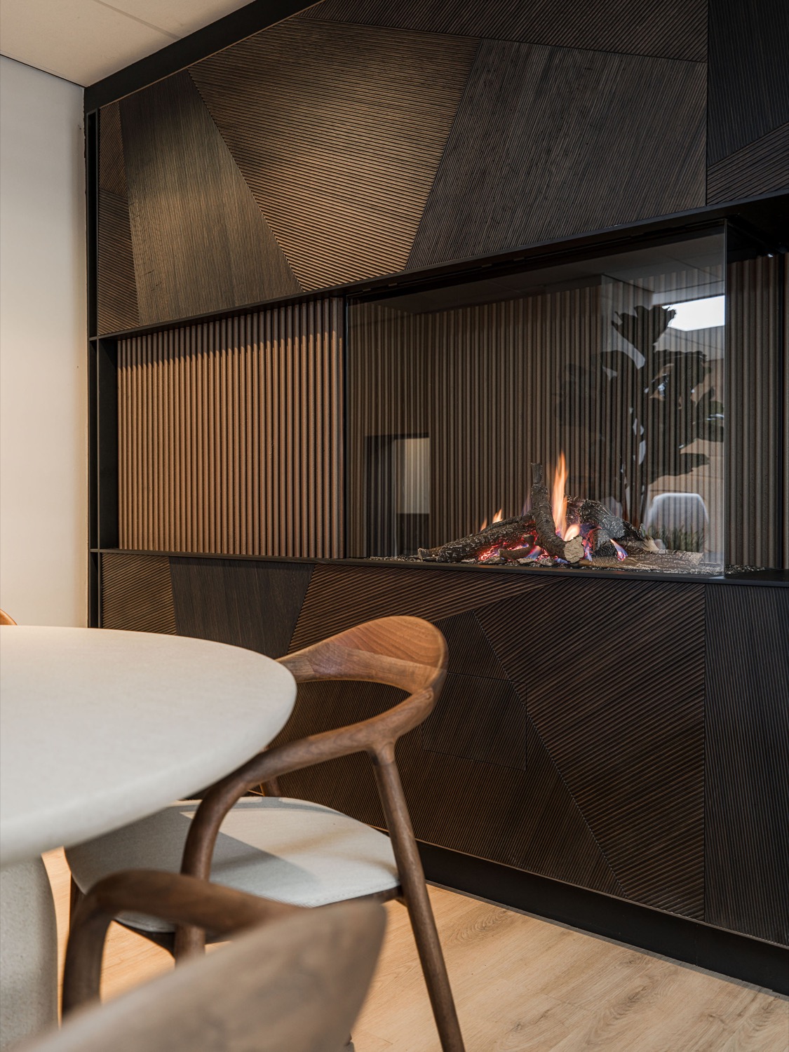 luxe haard in wandmeubel