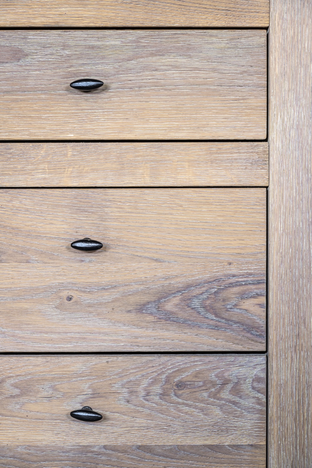 kast met design grepen