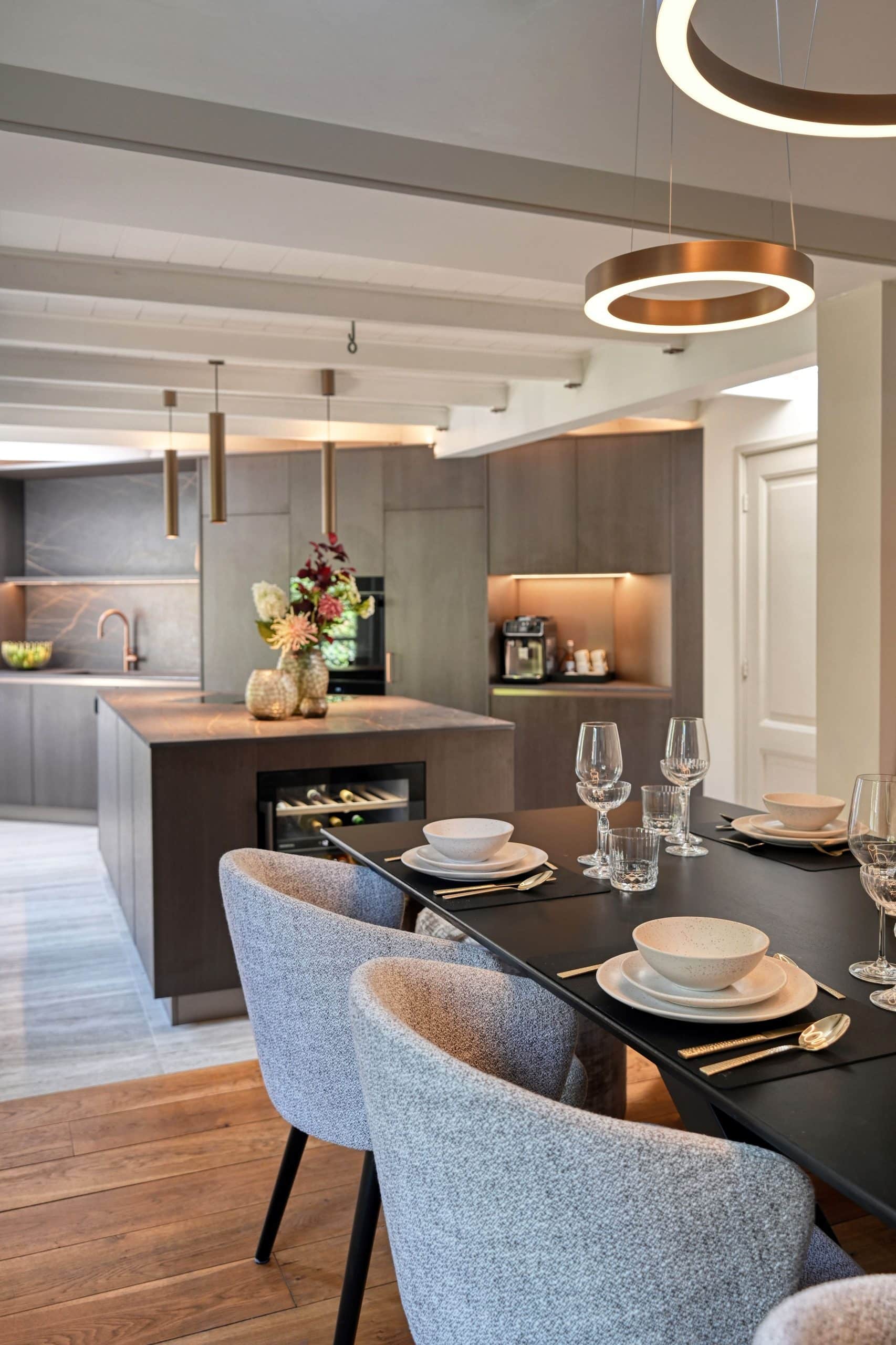 luxe keuken met eettafel