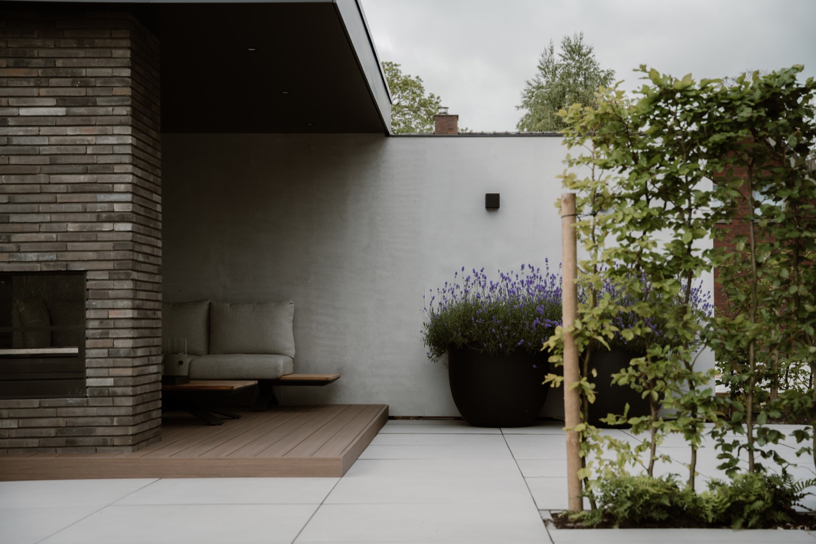 tuin met luxe overkapping