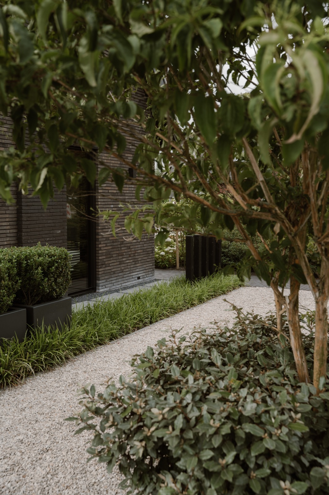 villa met moderne tuin