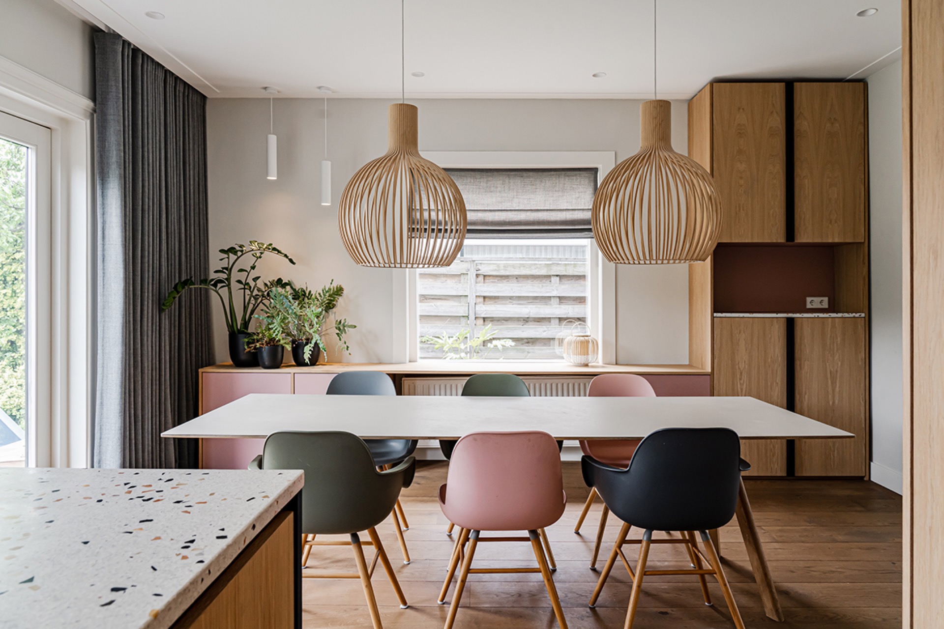 eettafel met lamp