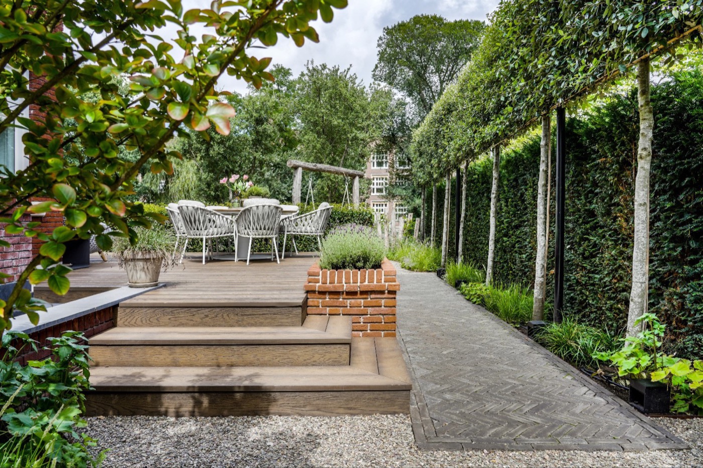 luxe tuin met hoogteverschillen
