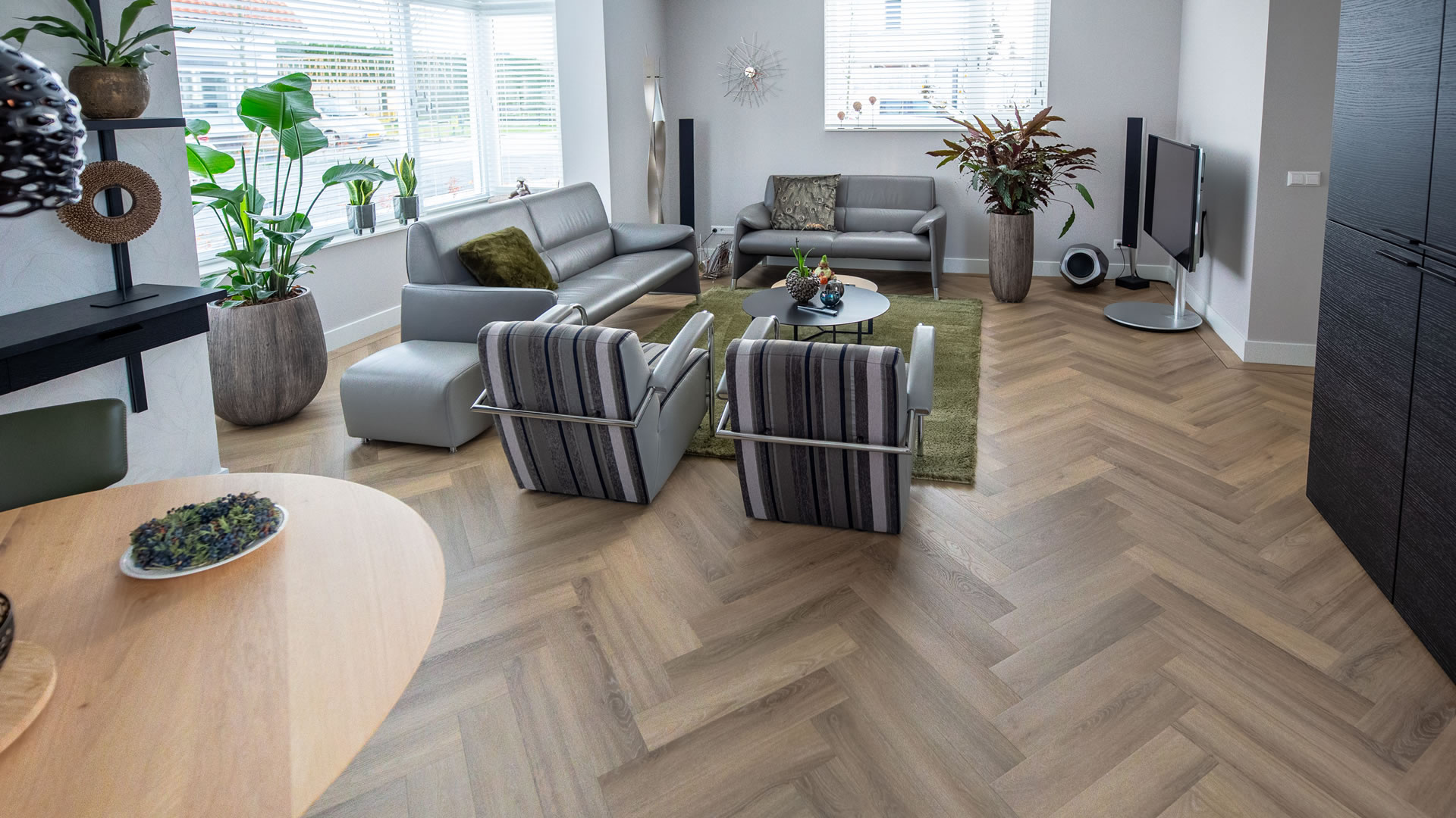 woonkamer met visgraatvloer