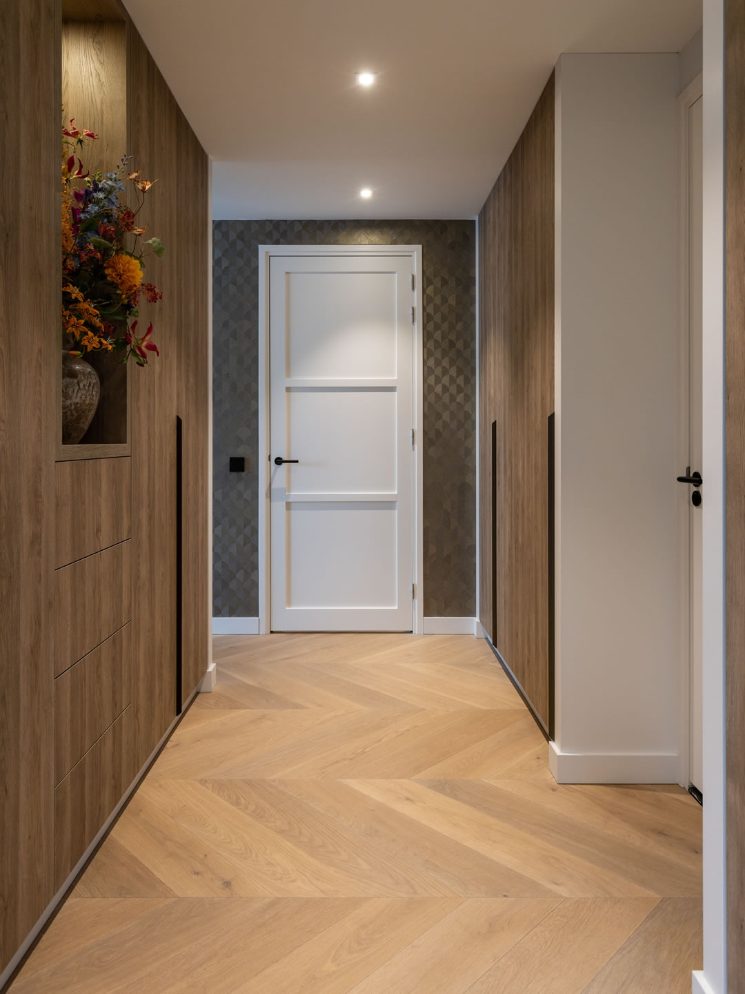 hal met houten vloer