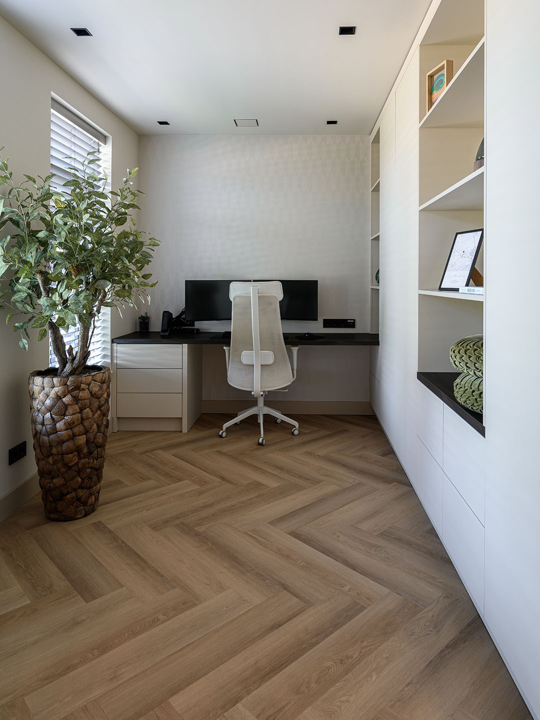 thuiskantoor met houten vloer