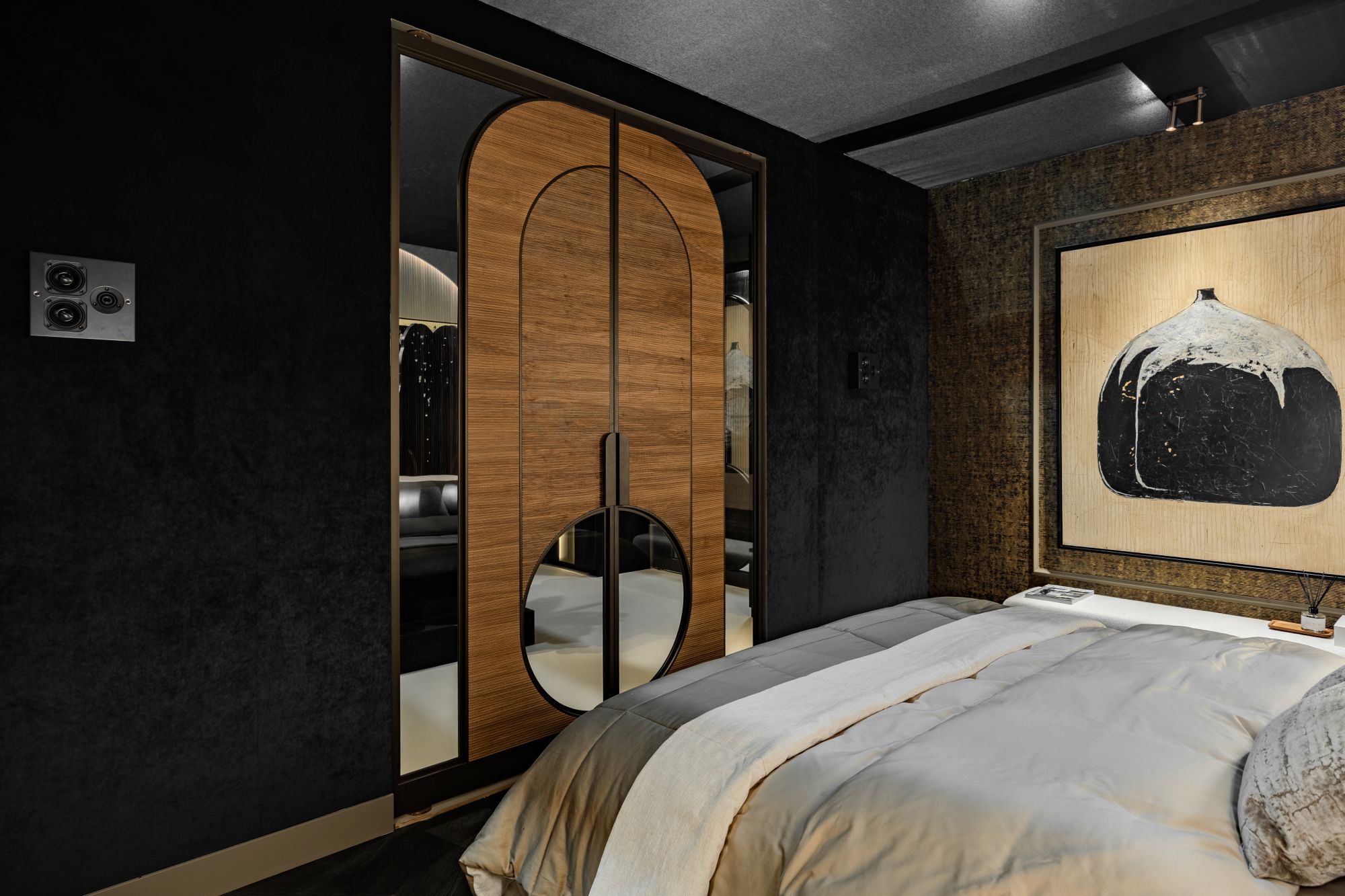 slaapkamer met stalen deur