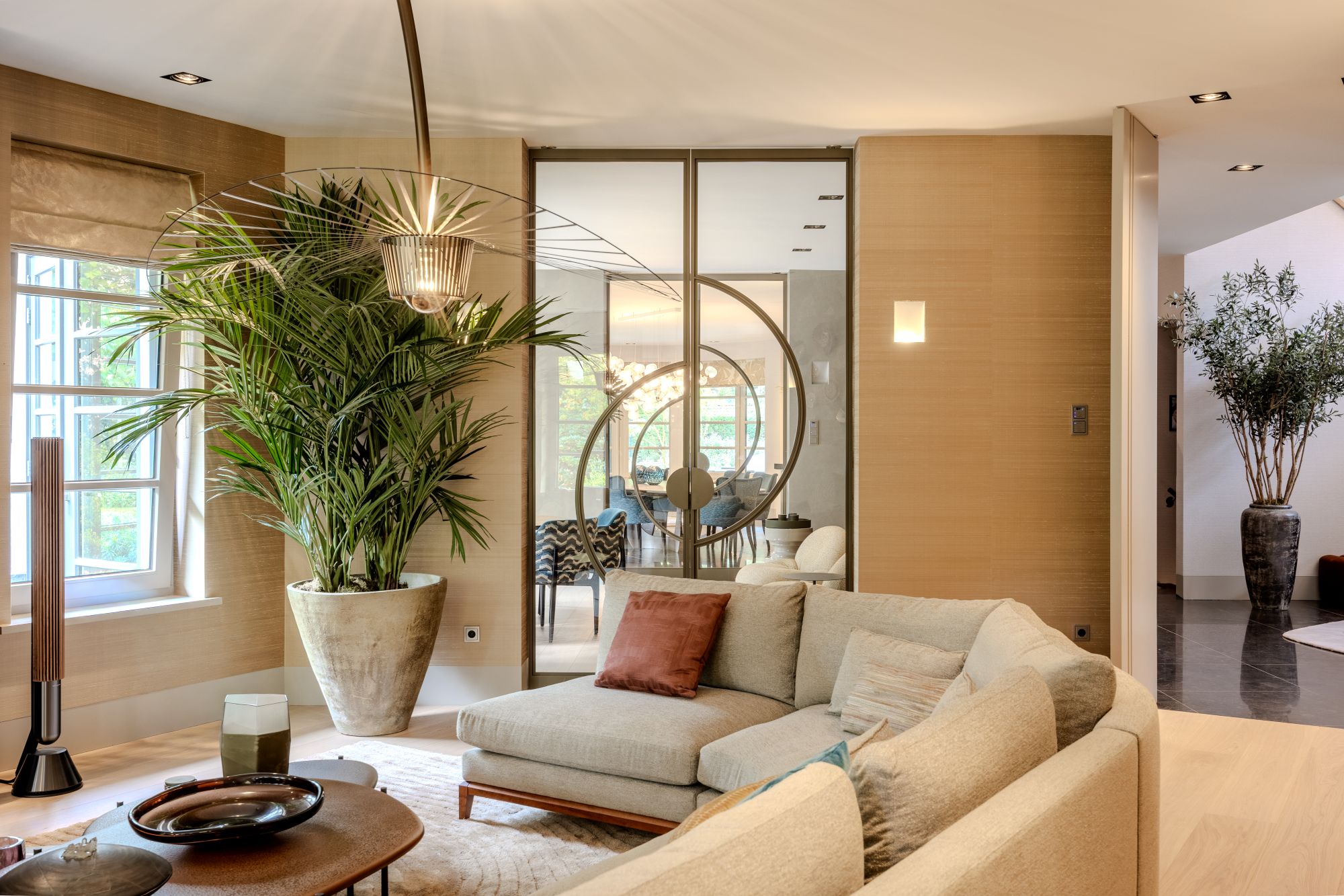 interieur met stalen deur