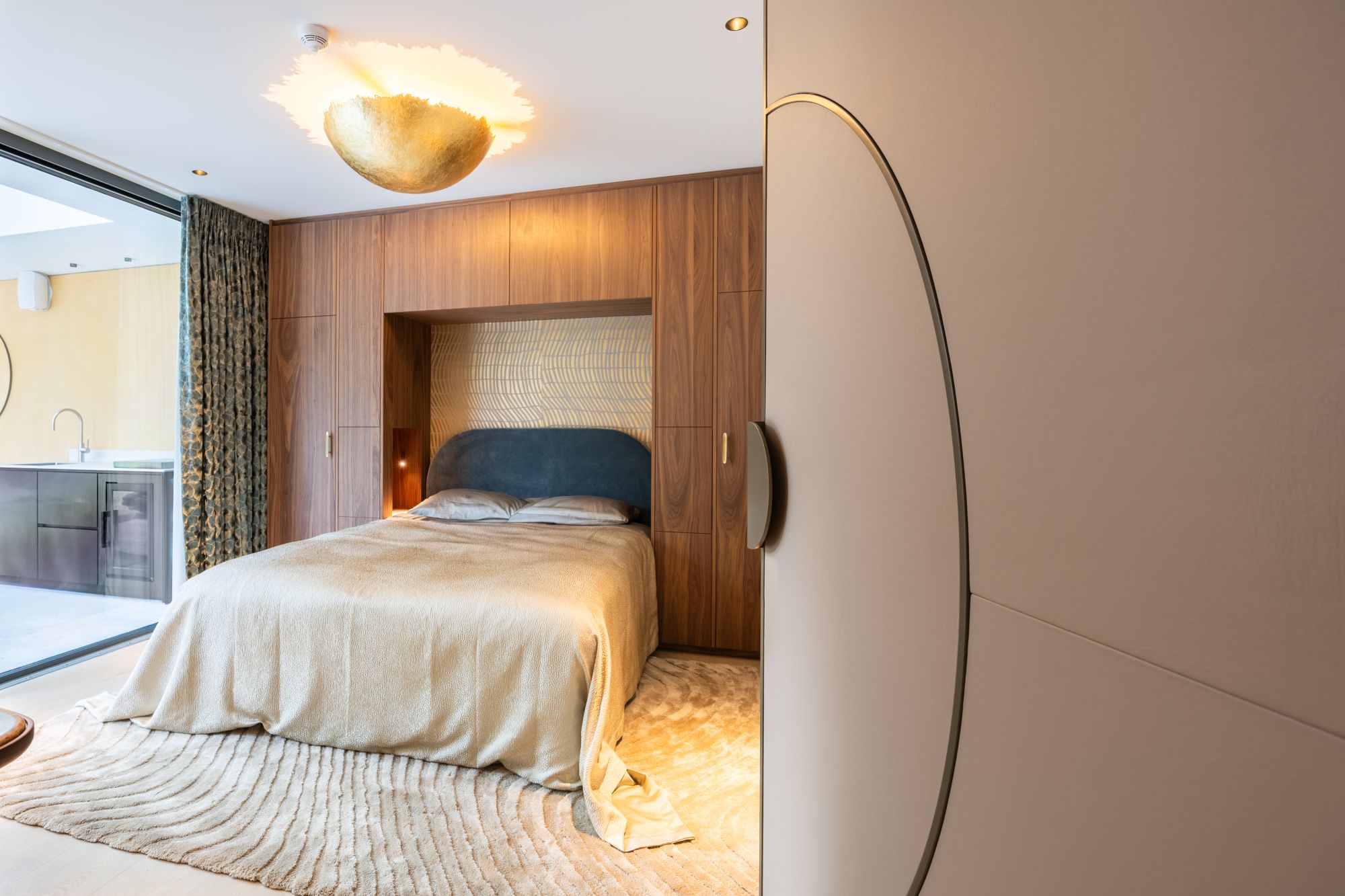 slaapkamer met stalendeur