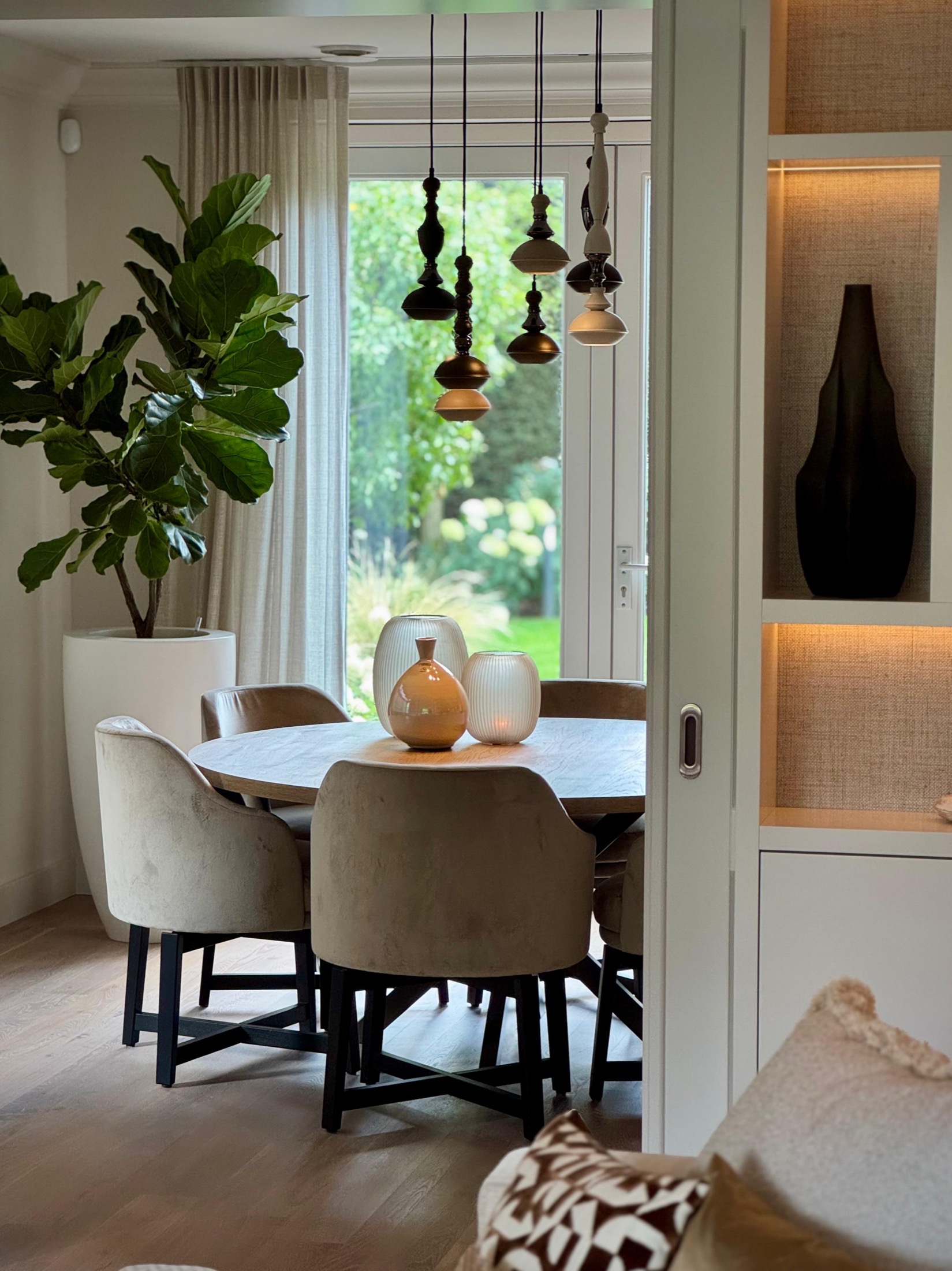 luxe eettafel met stoelen