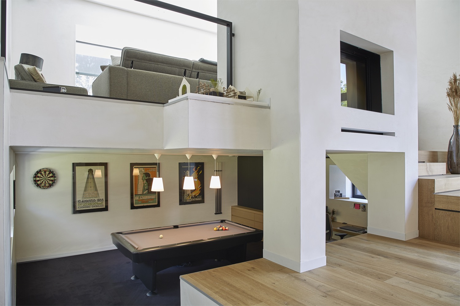 woonkamer met biljart
