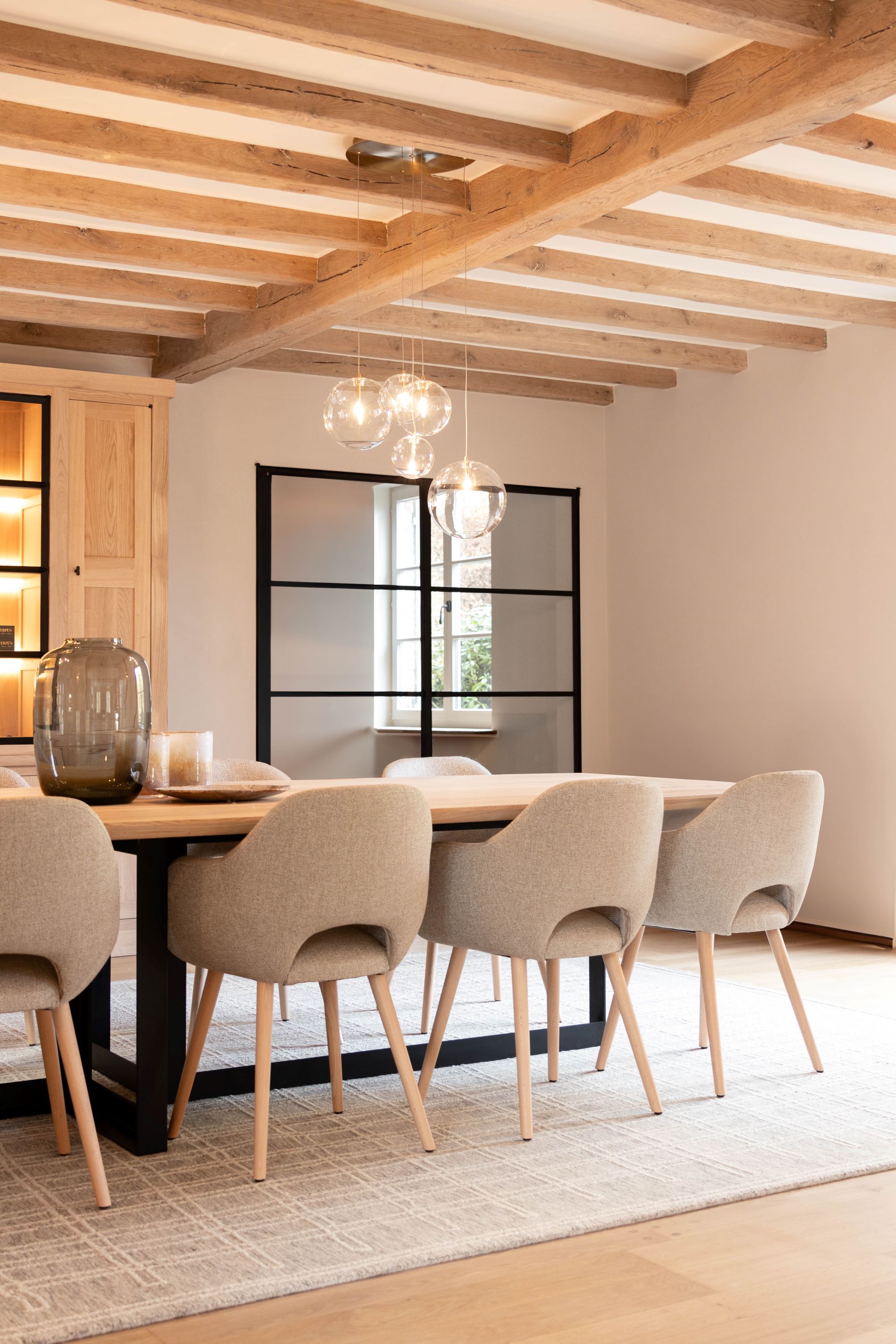 luxe eettafel met stoelen