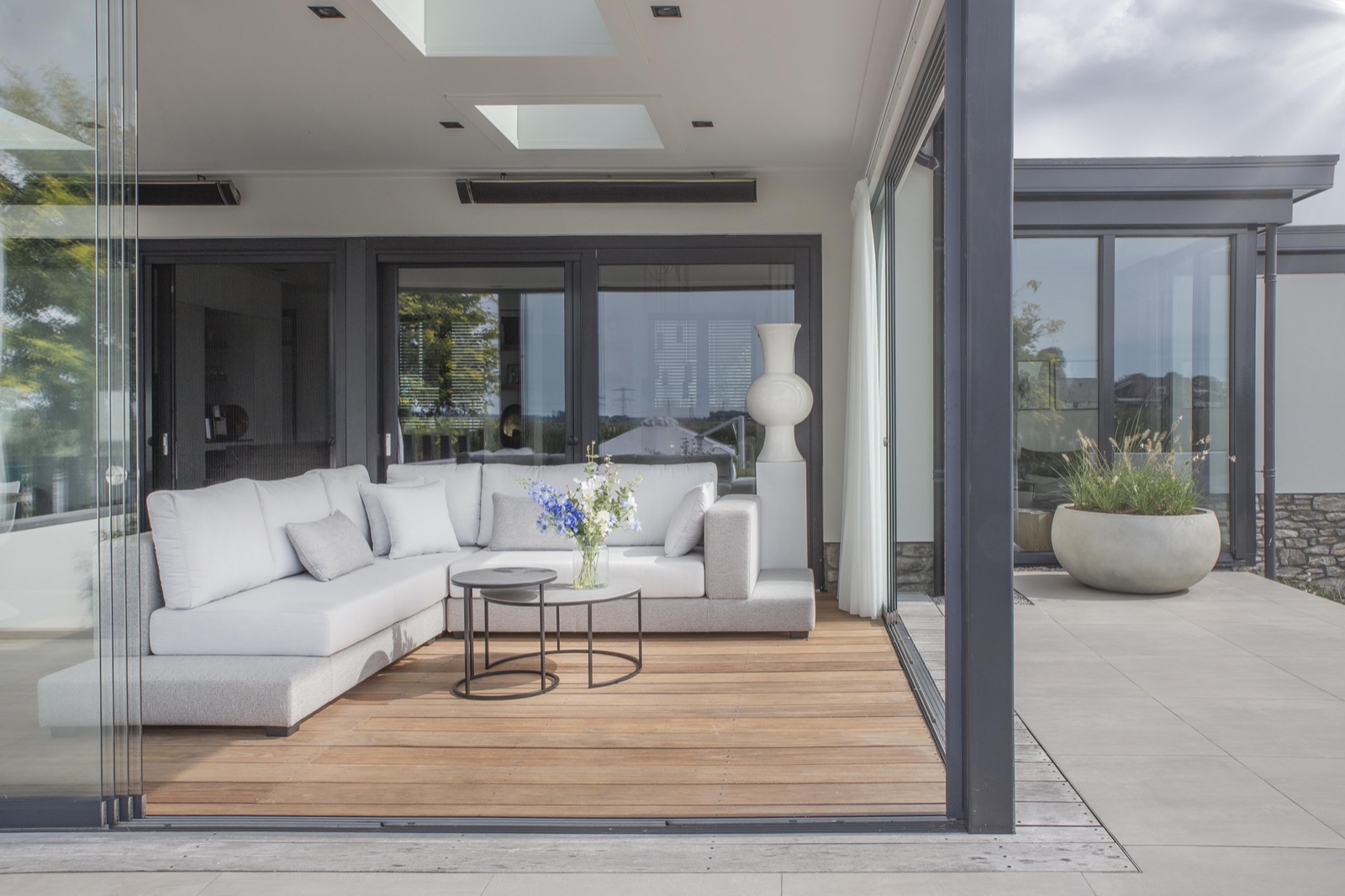 veranda met luxe loungeset