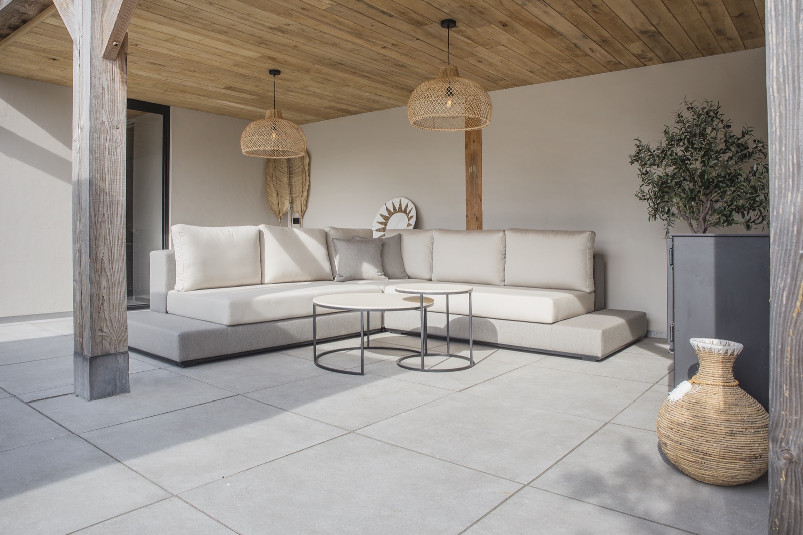 overkapping met luxe loungeset