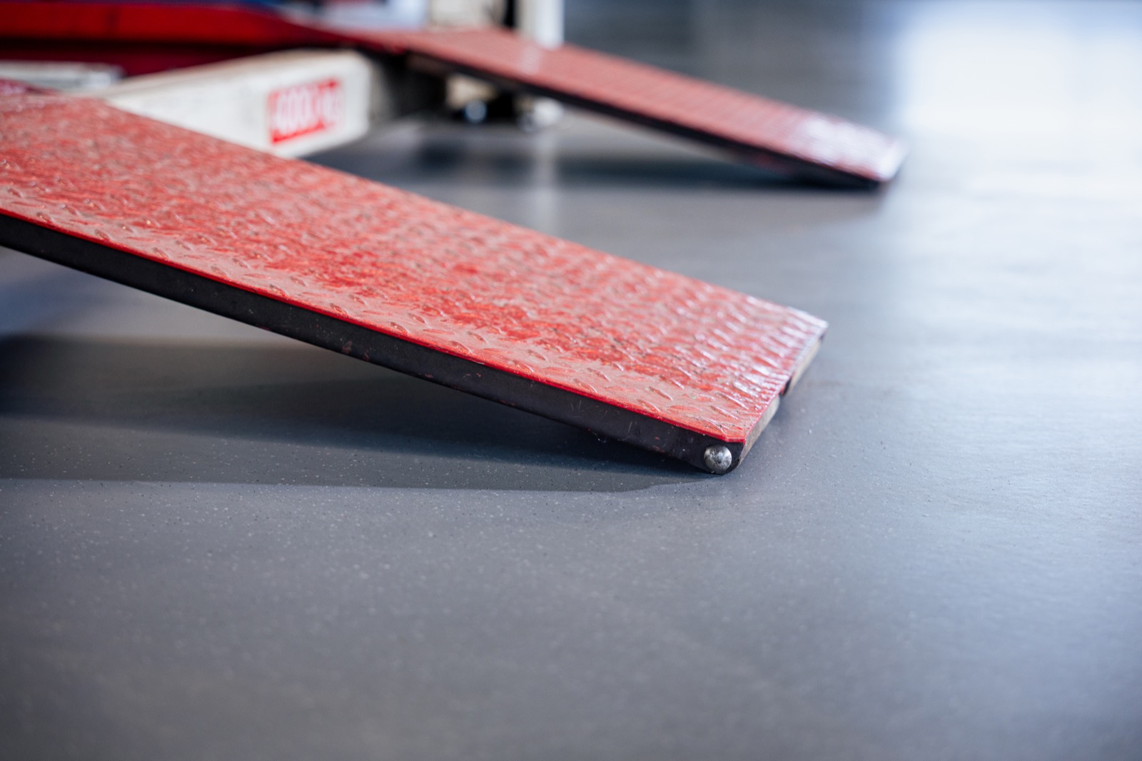 garage met epoxy coating vloer