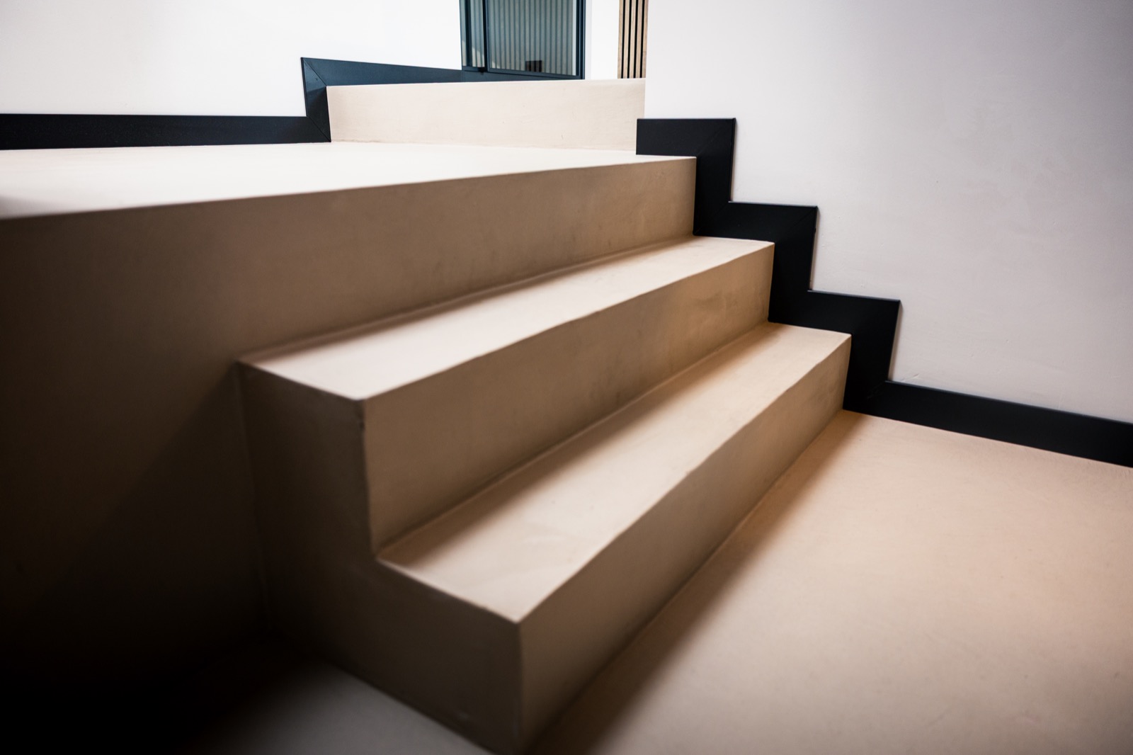 hal met microcement vloer