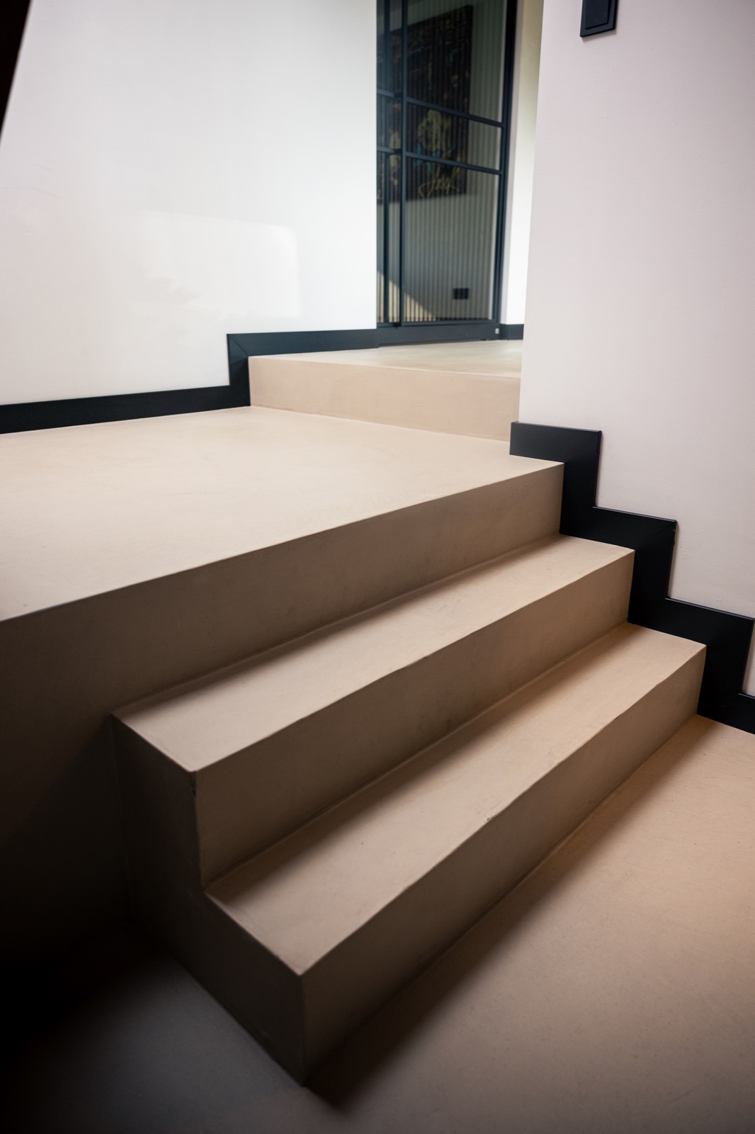trap met luxe vloerafwerking