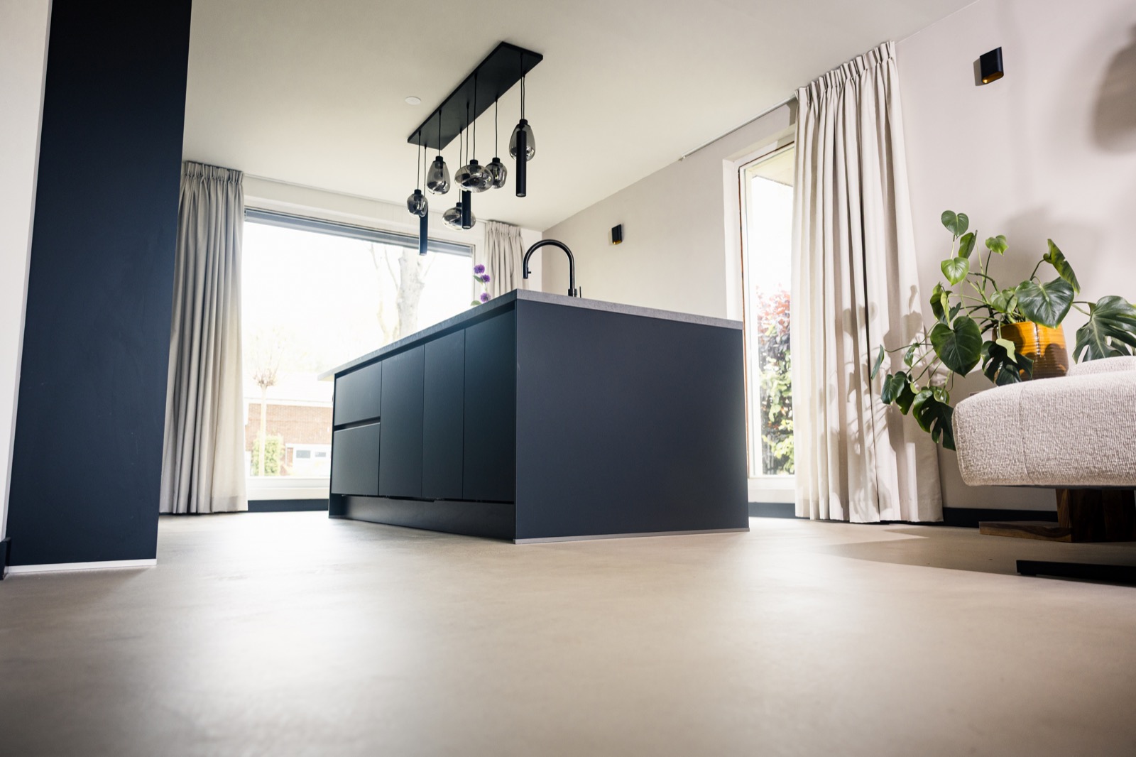 keuken met microcement vloer