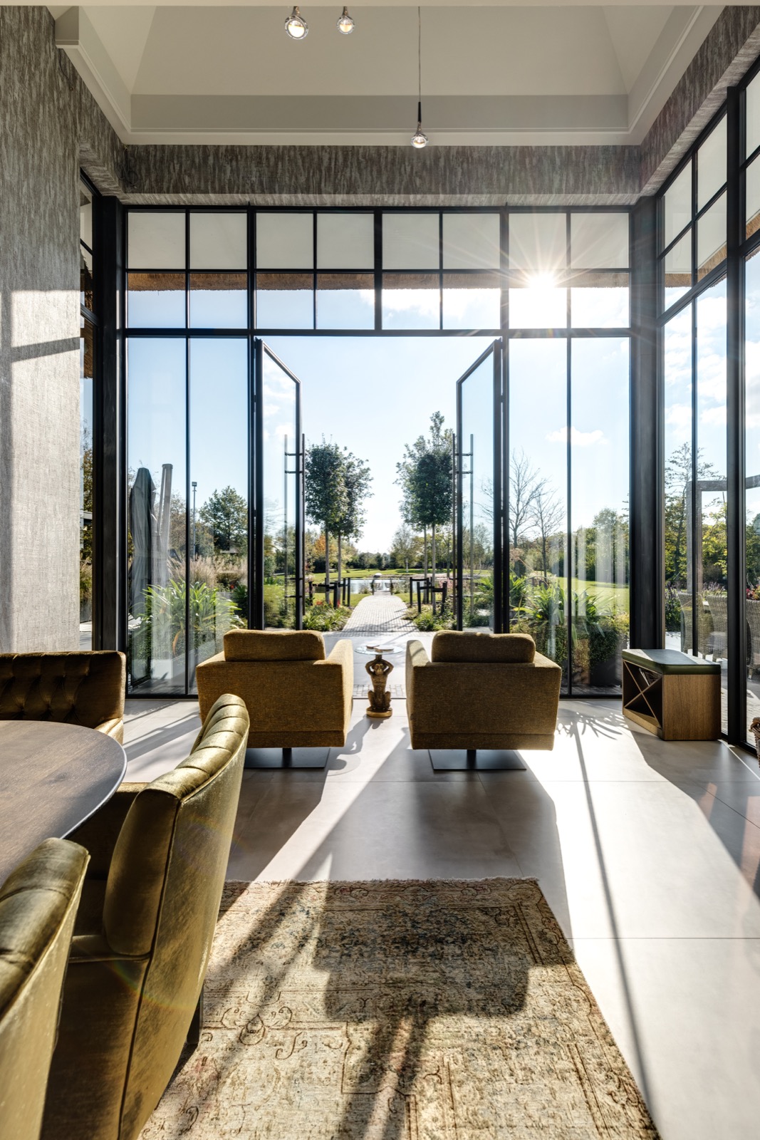 interieur met stalen buitenpui