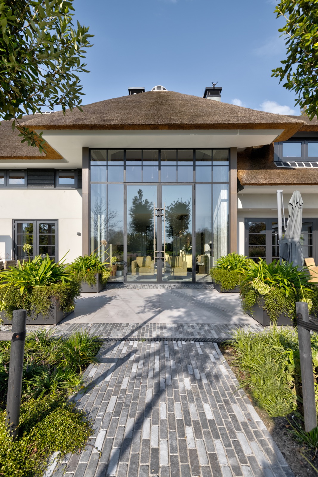 villa met luxe stalen pui