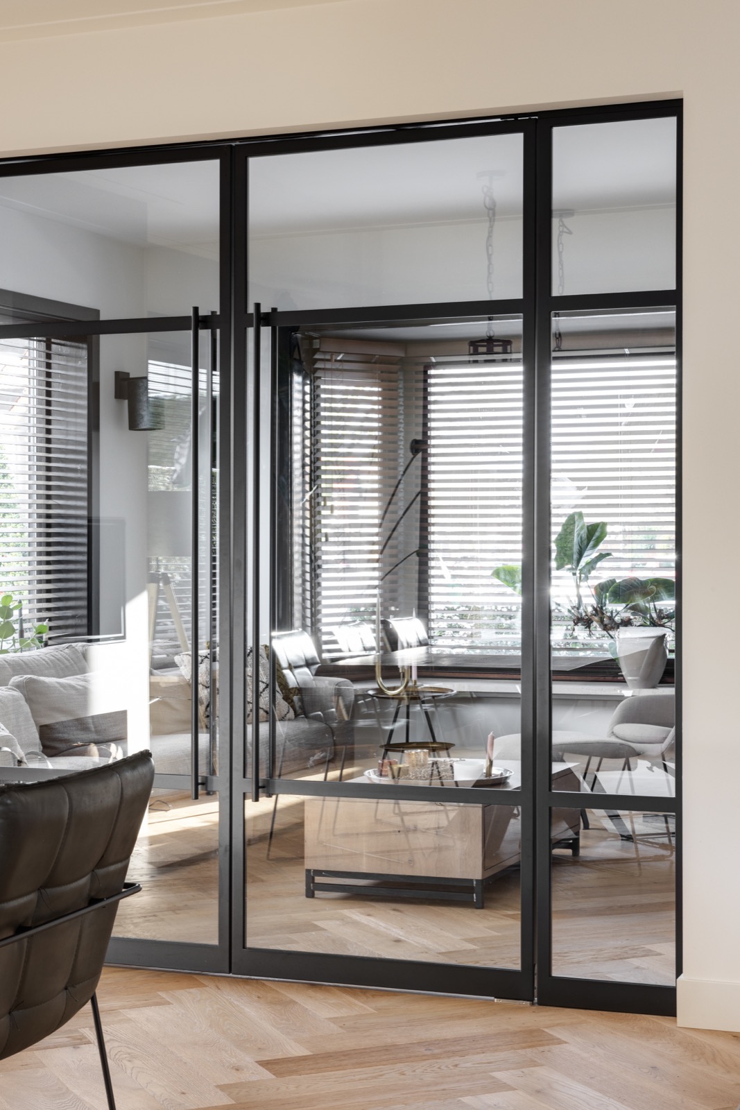 stalen deuren met glas