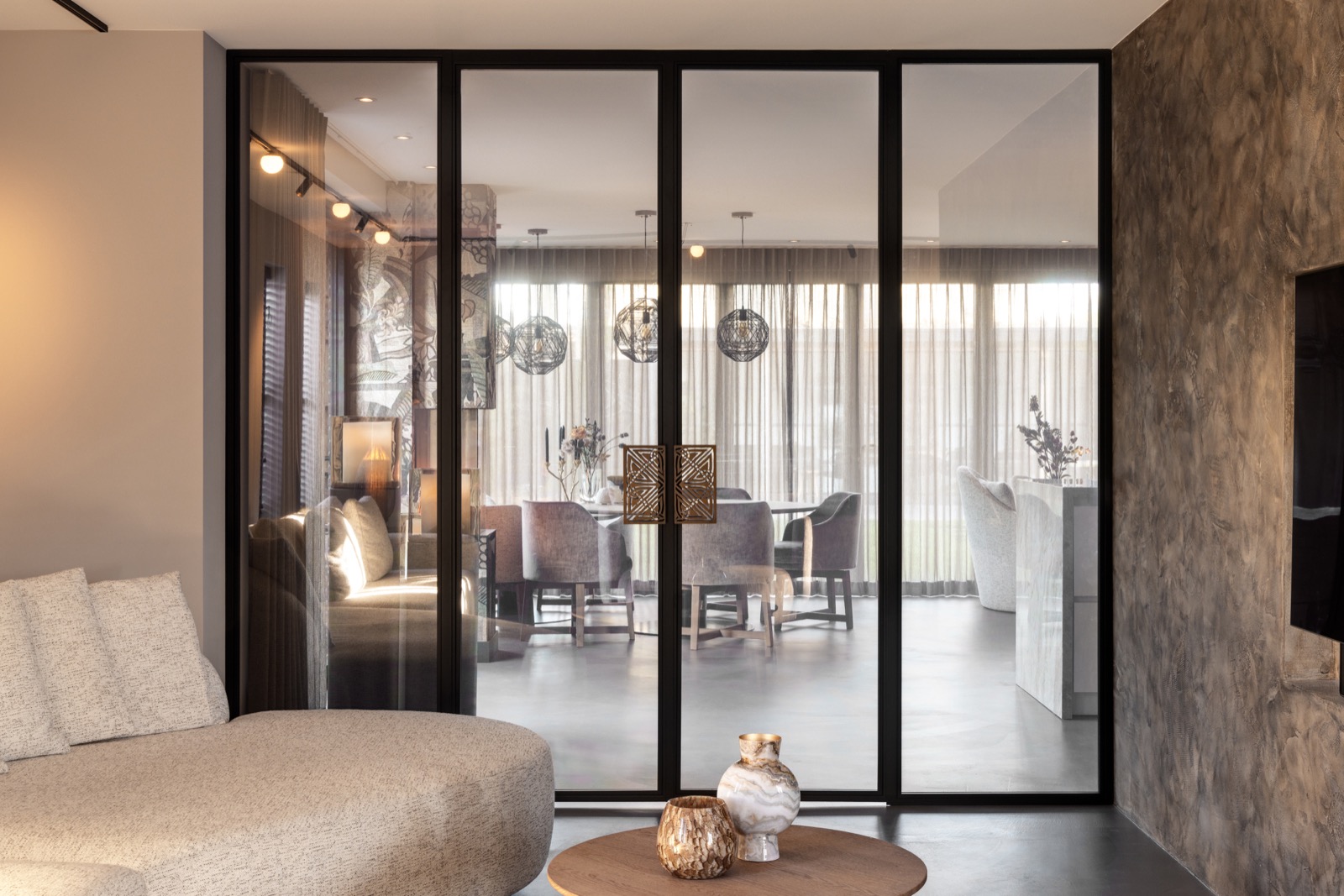 interieur met dubbele stalen binnendeuren