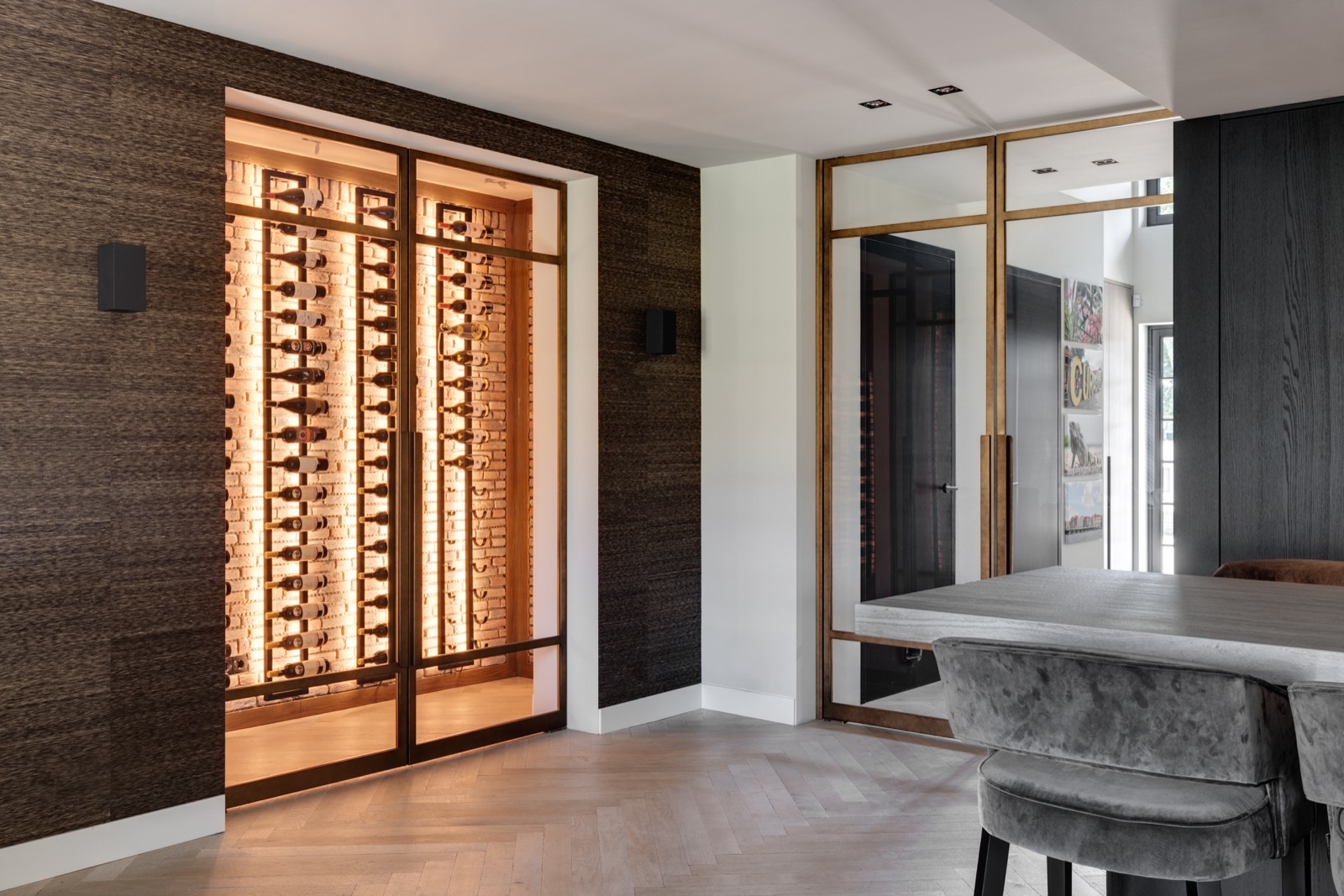 luxe wijnkast met stalen deuren