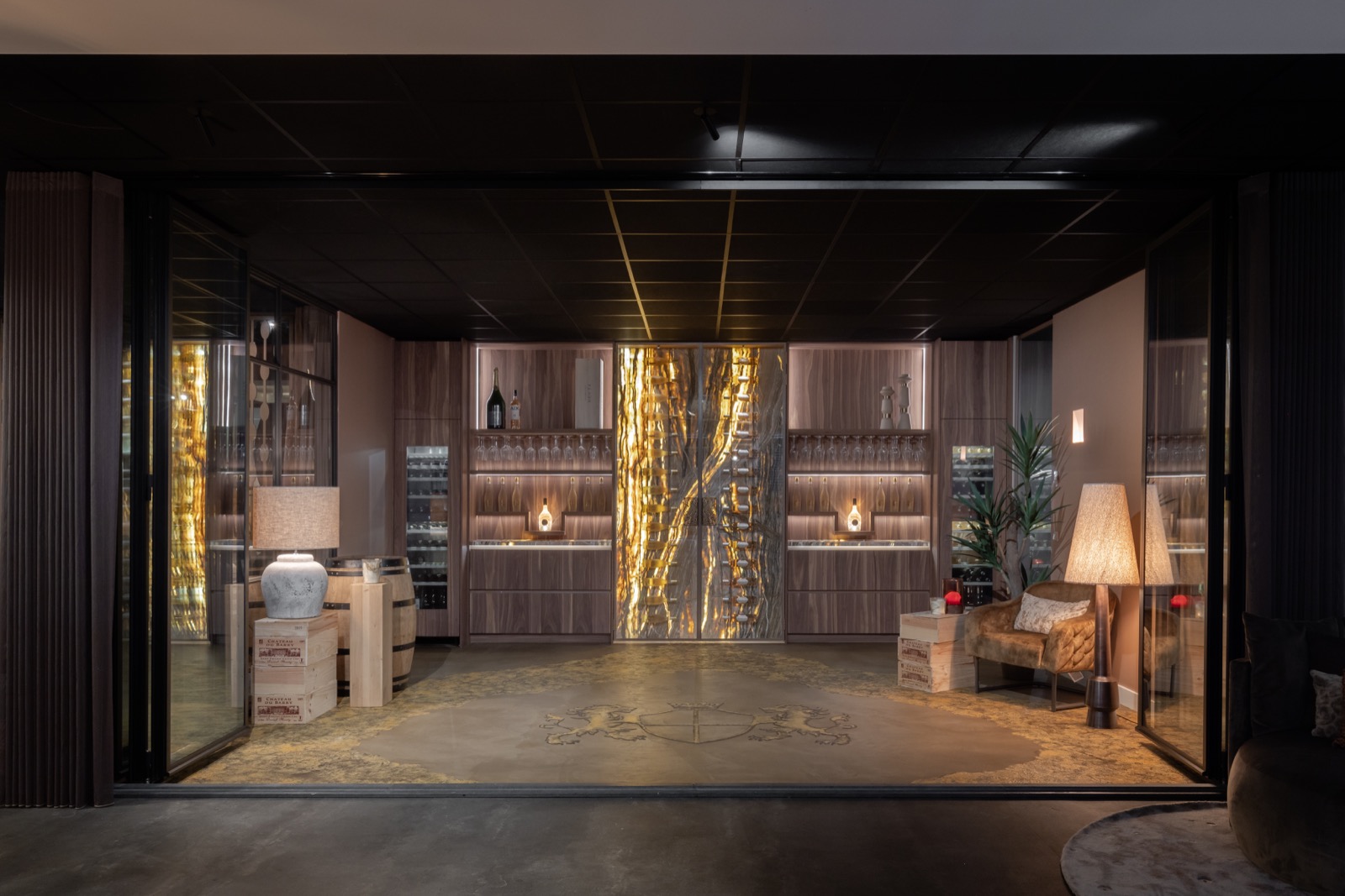 showroom met luxe stalen deuren