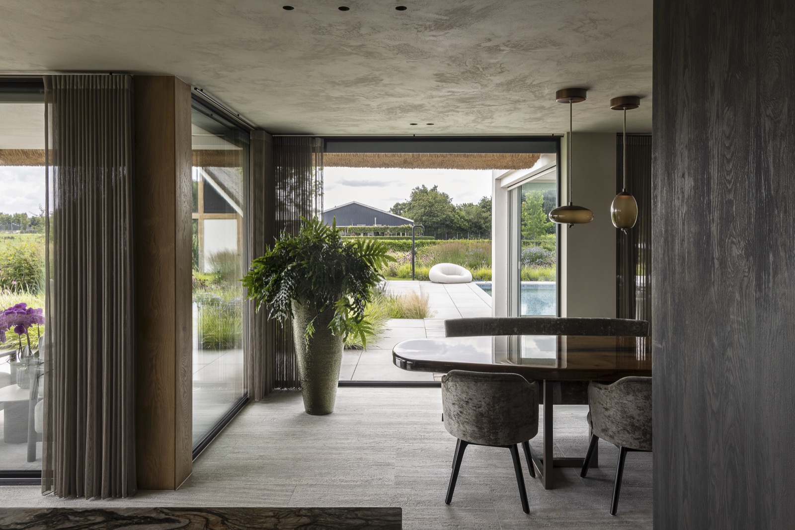 luxe interieur met stalen kozijnen