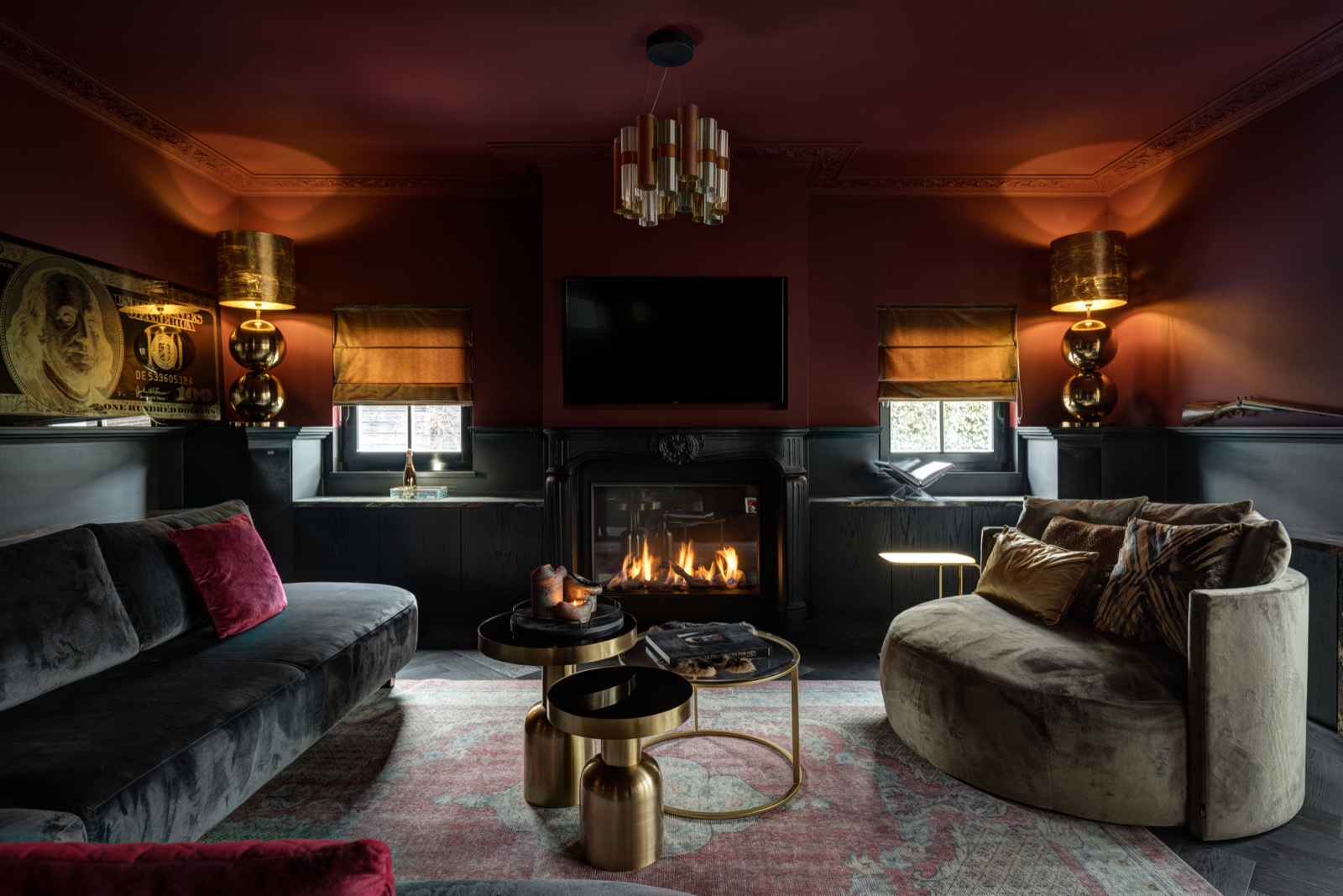 woonkamer met luxe haard