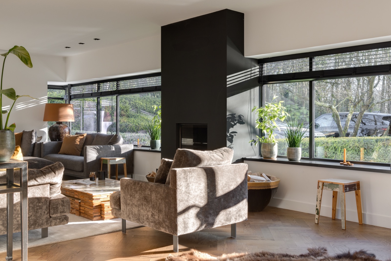 luxe interieur met stalen deuren