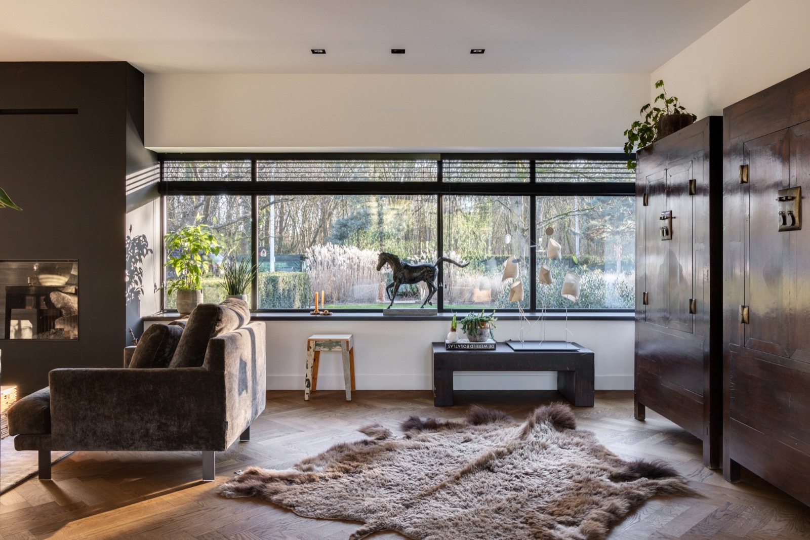 interieur met luxe taatsdeuren 