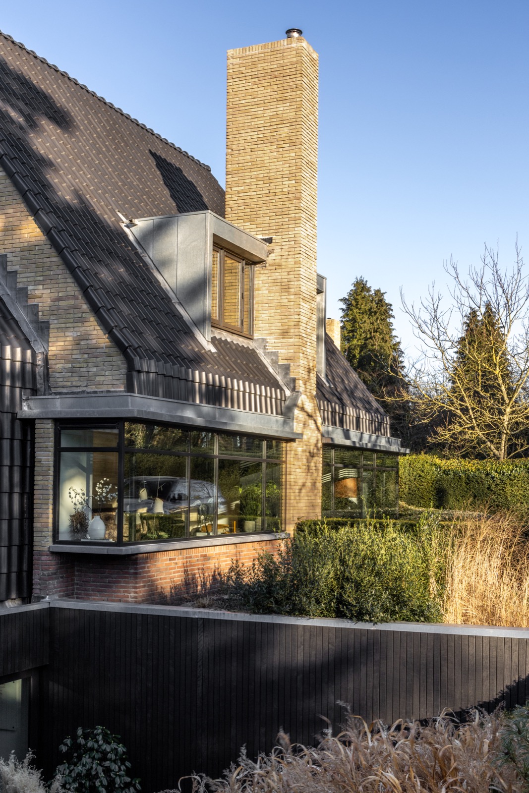 villa met stalen buitenpuien