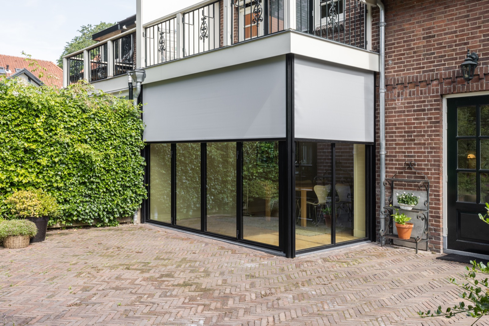 aanbouw met design pui