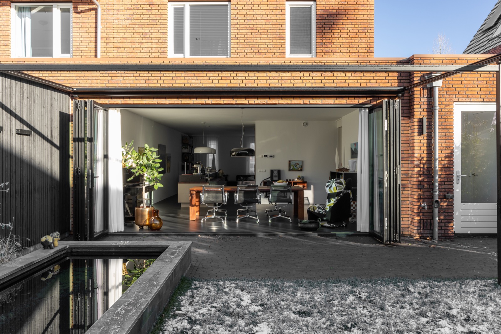 woning met luxe stalen schuifpui