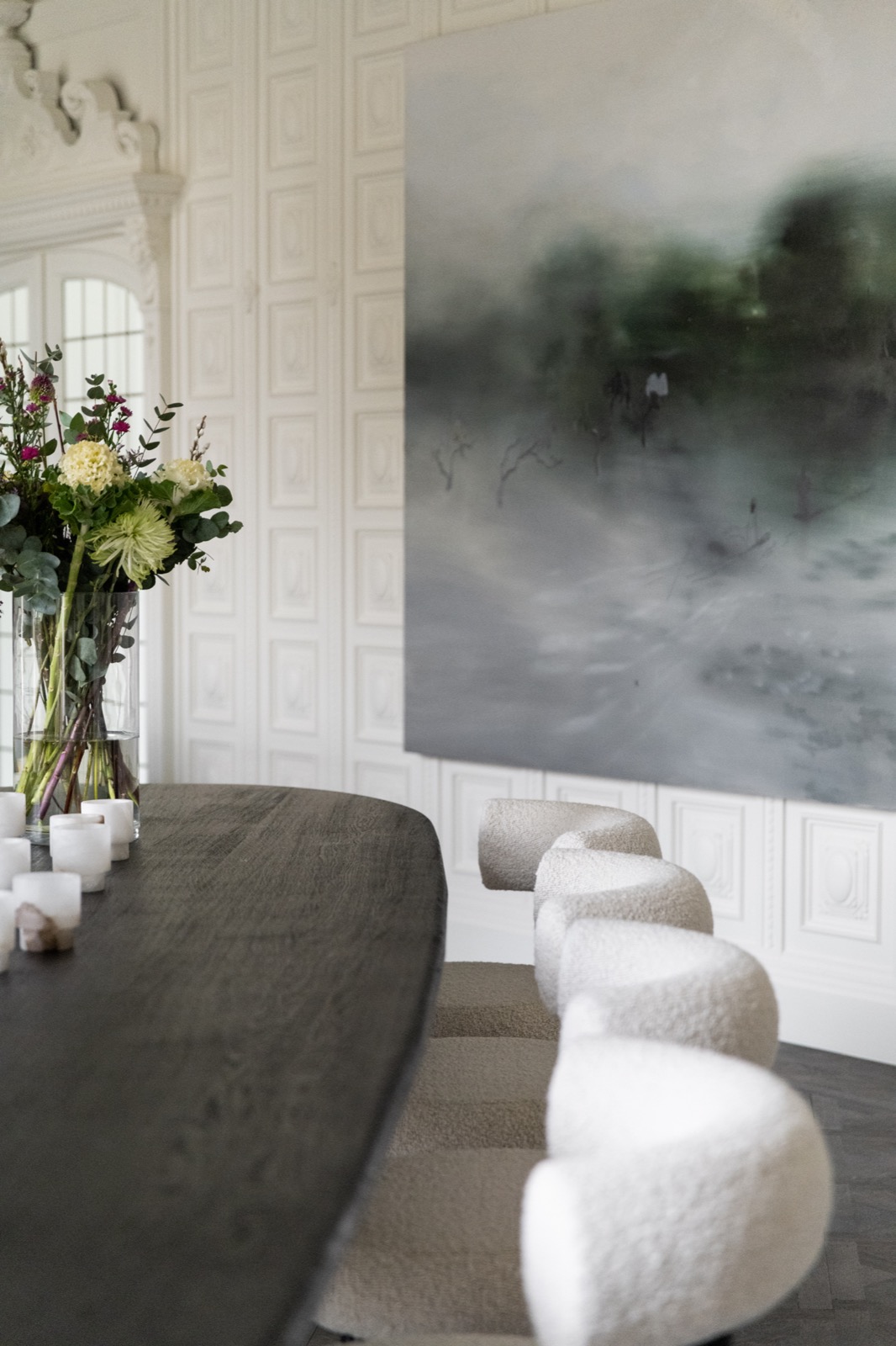 eetkamer met luxe stoelen